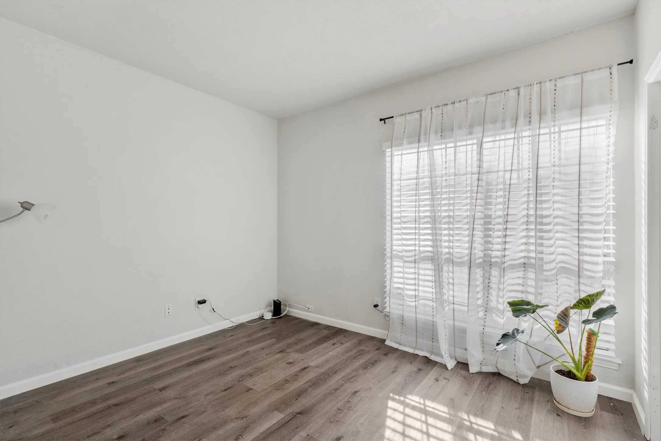 Condominium For Rent in Dallas County , 3550 Country Square Drive 111, Carrollton, Texas 75006, 2 Bedroom, 2 Bathroom, Garage spaces, 1,026 Sqft, built in 1982, mls#21408808, Real Estate Agent in Carrollton, Homes For Rent in Dallas county, Homes For Rent in Carrollton, Realtor in Carrollton Texas, Real Estate Brokerage Independent Realty Texas, Luminita Cordes Realtor