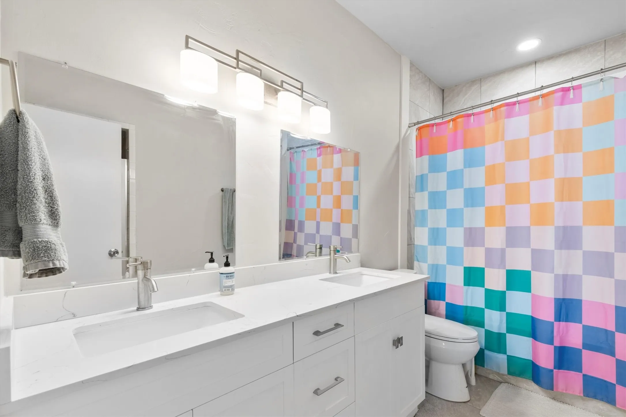 Condominium For Rent in Dallas County , 3550 Country Square Drive 111, Carrollton, Texas 75006, 2 Bedroom, 2 Bathroom, Garage spaces, 1,026 Sqft, built in 1982, mls#21408808, Real Estate Agent in Carrollton, Homes For Rent in Dallas county, Homes For Rent in Carrollton, Realtor in Carrollton Texas, Real Estate Brokerage Independent Realty Texas, Luminita Cordes Realtor