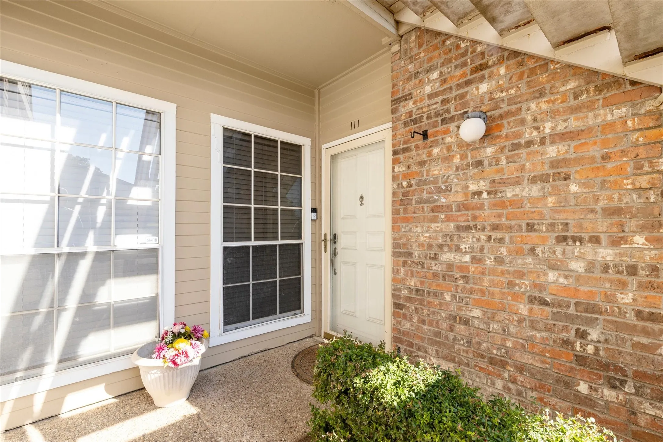 Condominium For Rent in Dallas County , 3550 Country Square Drive 111, Carrollton, Texas 75006, 2 Bedroom, 2 Bathroom, Garage spaces, 1,026 Sqft, built in 1982, mls#21408808, Real Estate Agent in Carrollton, Homes For Rent in Dallas county, Homes For Rent in Carrollton, Realtor in Carrollton Texas, Real Estate Brokerage Independent Realty Texas, Luminita Cordes Realtor