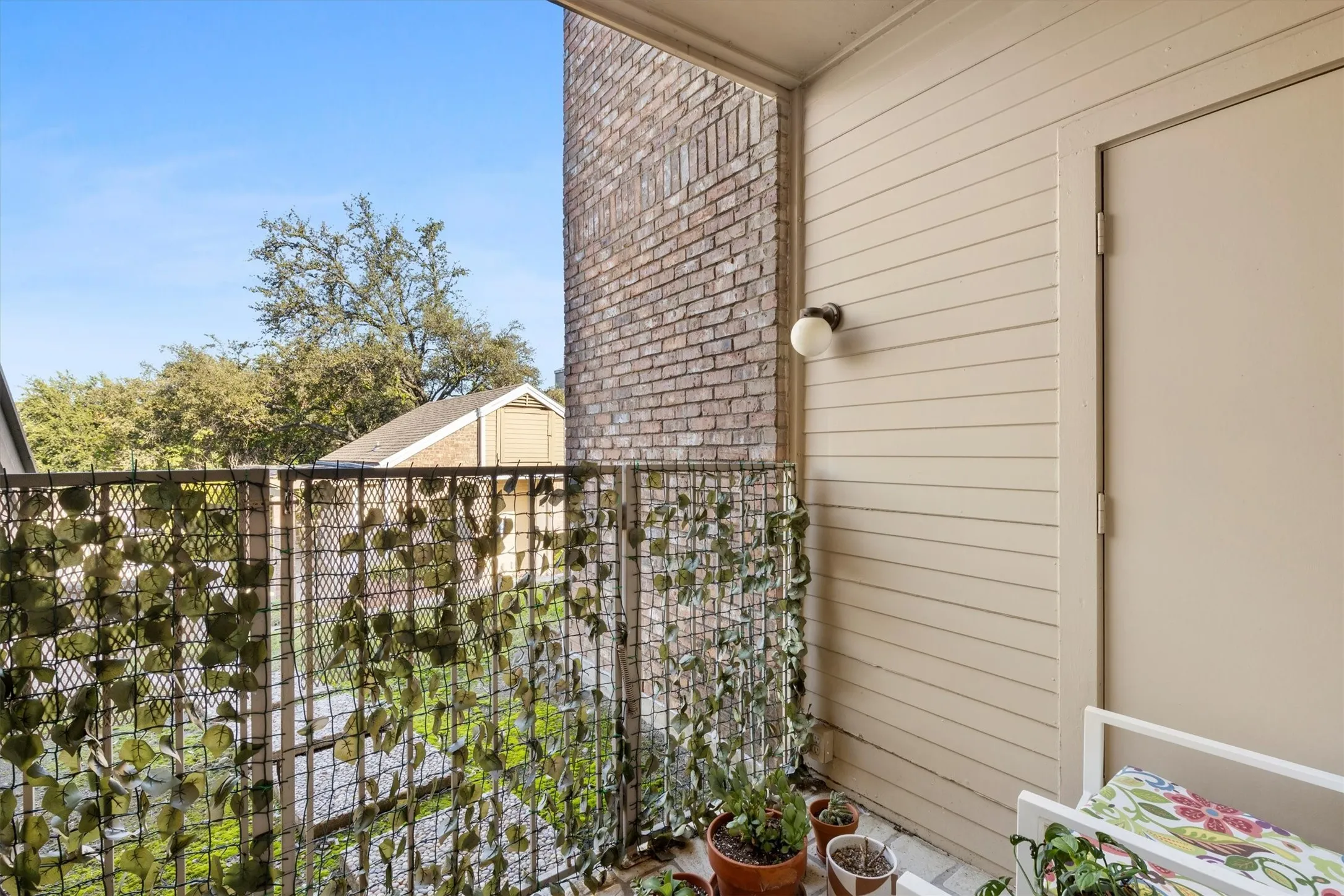 Condominium For Rent in Dallas County , 3550 Country Square Drive 111, Carrollton, Texas 75006, 2 Bedroom, 2 Bathroom, Garage spaces, 1,026 Sqft, built in 1982, mls#21408808, Real Estate Agent in Carrollton, Homes For Rent in Dallas county, Homes For Rent in Carrollton, Realtor in Carrollton Texas, Real Estate Brokerage Independent Realty Texas, Luminita Cordes Realtor