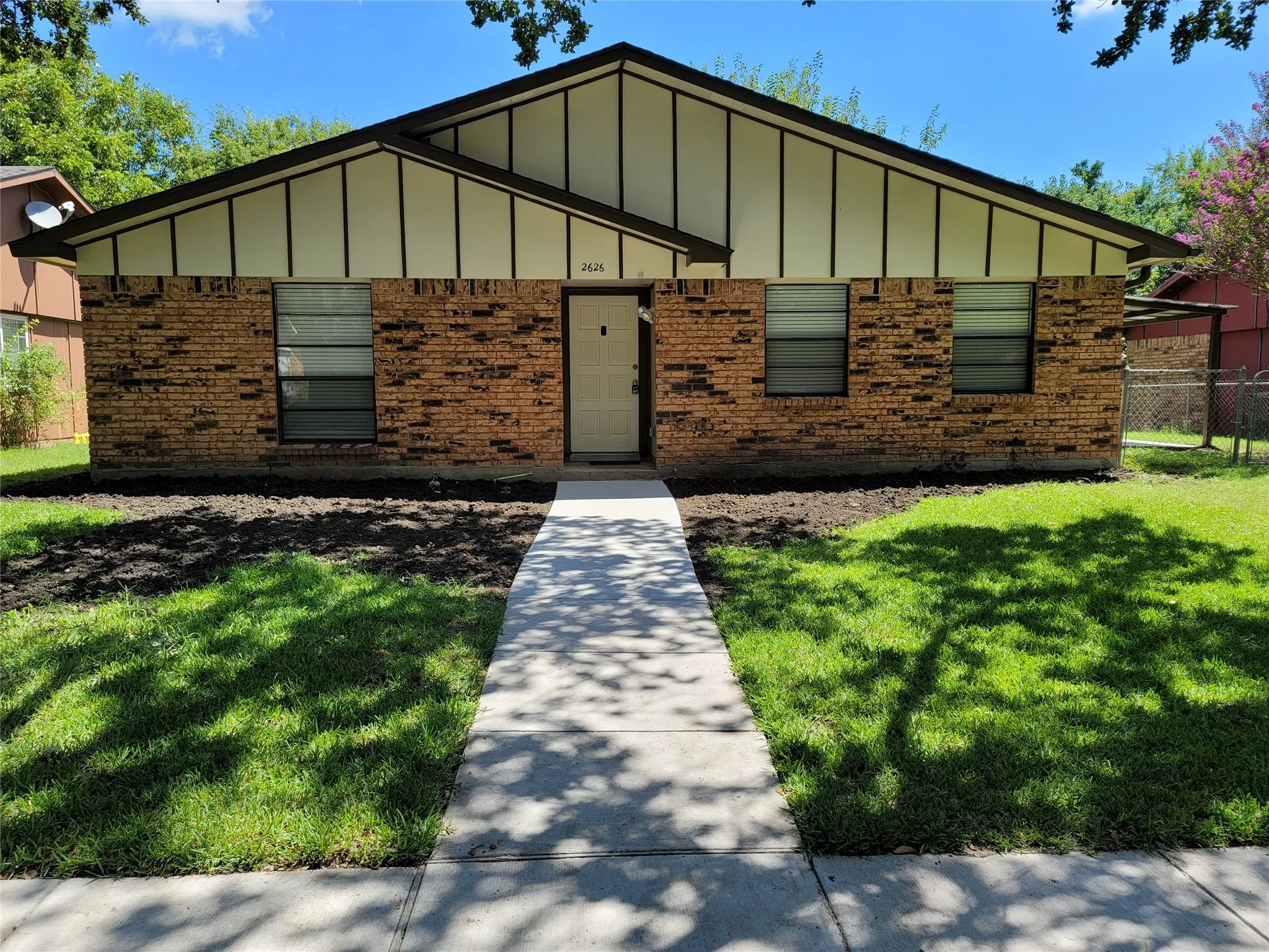 Single Family Residence For Rent in Dallas County , 2626 Dove Meadow Drive, Garland, Texas 75043, 3 Bedroom, 2 Bathroom, 2 Garage spaces, 1,314 Sqft, built in 1976, mls#21408813, Real Estate Agent in Garland, Homes For Rent in Dallas county, Homes For Rent in Garland, Realtor in Garland Texas, Real Estate Brokerage Independent Realty Texas, Luminita Cordes Realtor