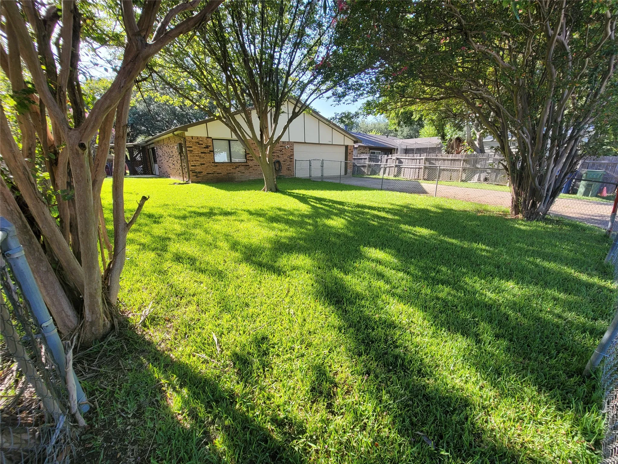 Single Family Residence For Rent in Dallas County , 2626 Dove Meadow Drive, Garland, Texas 75043, 3 Bedroom, 2 Bathroom, 2 Garage spaces, 1,314 Sqft, built in 1976, mls#21408813, Real Estate Agent in Garland, Homes For Rent in Dallas county, Homes For Rent in Garland, Realtor in Garland Texas, Real Estate Brokerage Independent Realty Texas, Luminita Cordes Realtor