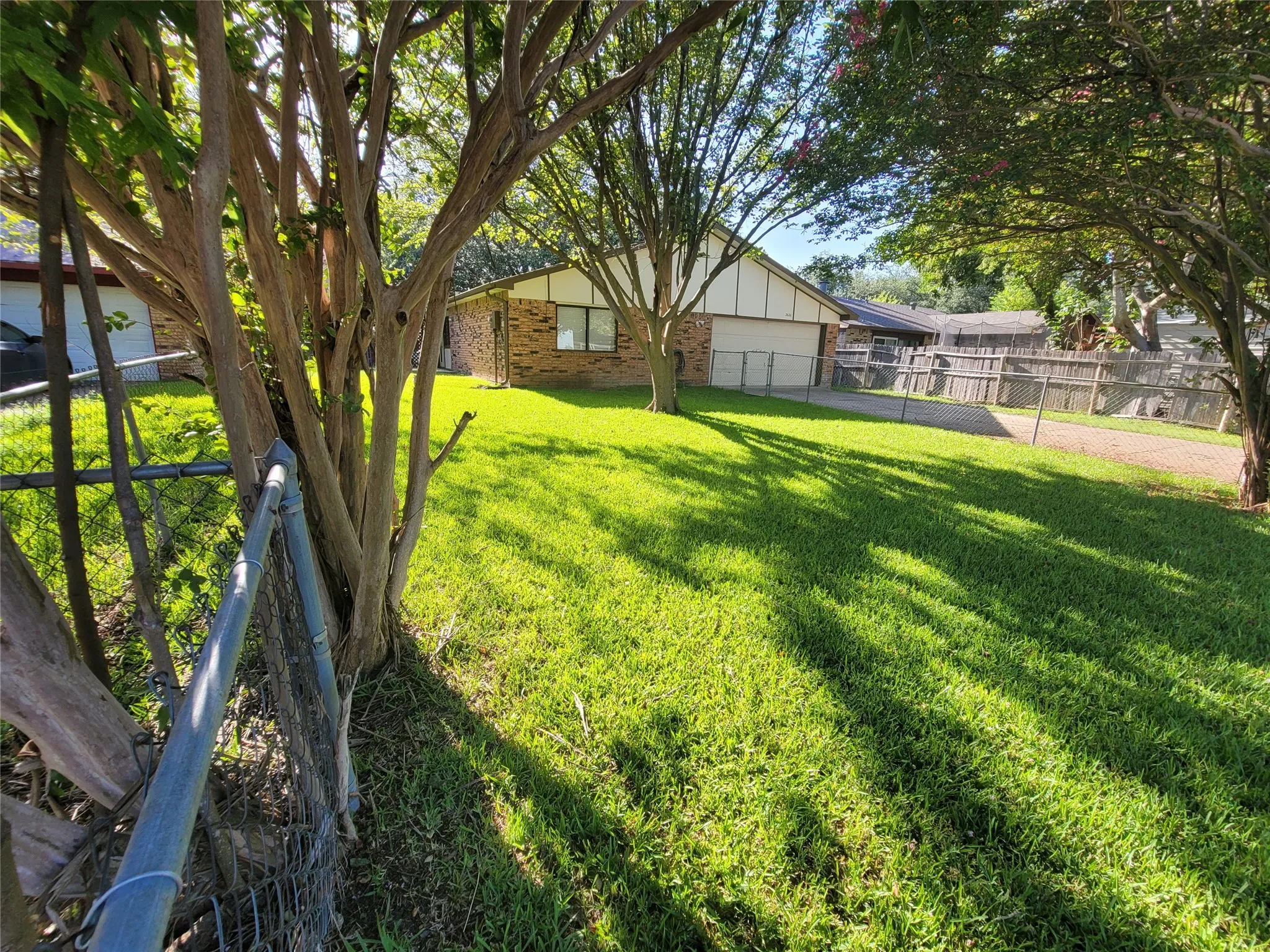 Single Family Residence For Rent in Dallas County , 2626 Dove Meadow Drive, Garland, Texas 75043, 3 Bedroom, 2 Bathroom, 2 Garage spaces, 1,314 Sqft, built in 1976, mls#21408813, Real Estate Agent in Garland, Homes For Rent in Dallas county, Homes For Rent in Garland, Realtor in Garland Texas, Real Estate Brokerage Independent Realty Texas, Luminita Cordes Realtor