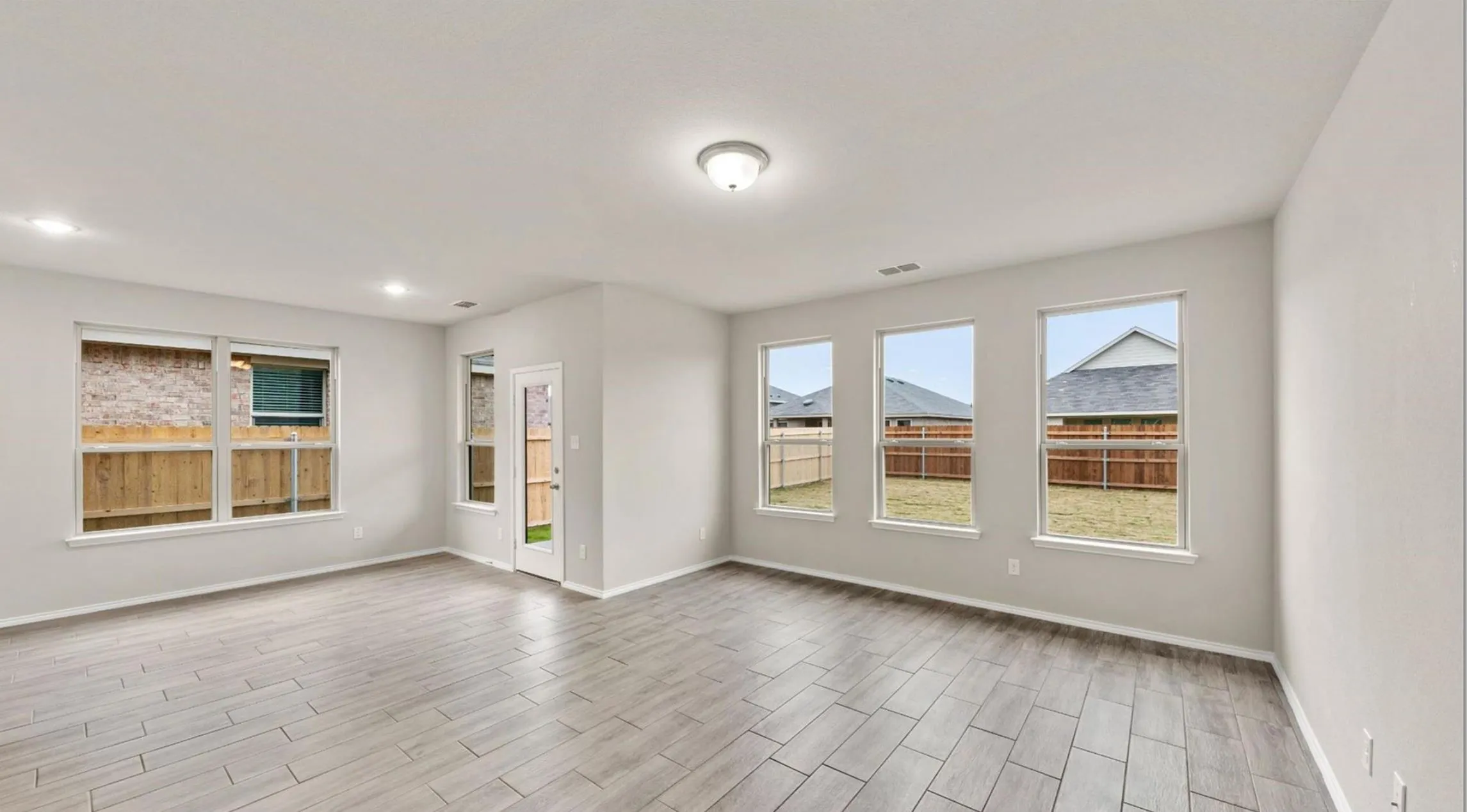 Single Family Residence For Rent in Grayson County , 1104 El Sol Boulevard, Sherman, Texas 75090, 4 Bedroom, 3 Bathroom, 2 Garage spaces, 2,437 Sqft, built in 2022, mls#21408814, Real Estate Agent in Sherman, Homes For Rent in Grayson county, Homes For Rent in Sherman, Realtor in Sherman Texas, Real Estate Brokerage Independent Realty Texas, Luminita Cordes Realtor