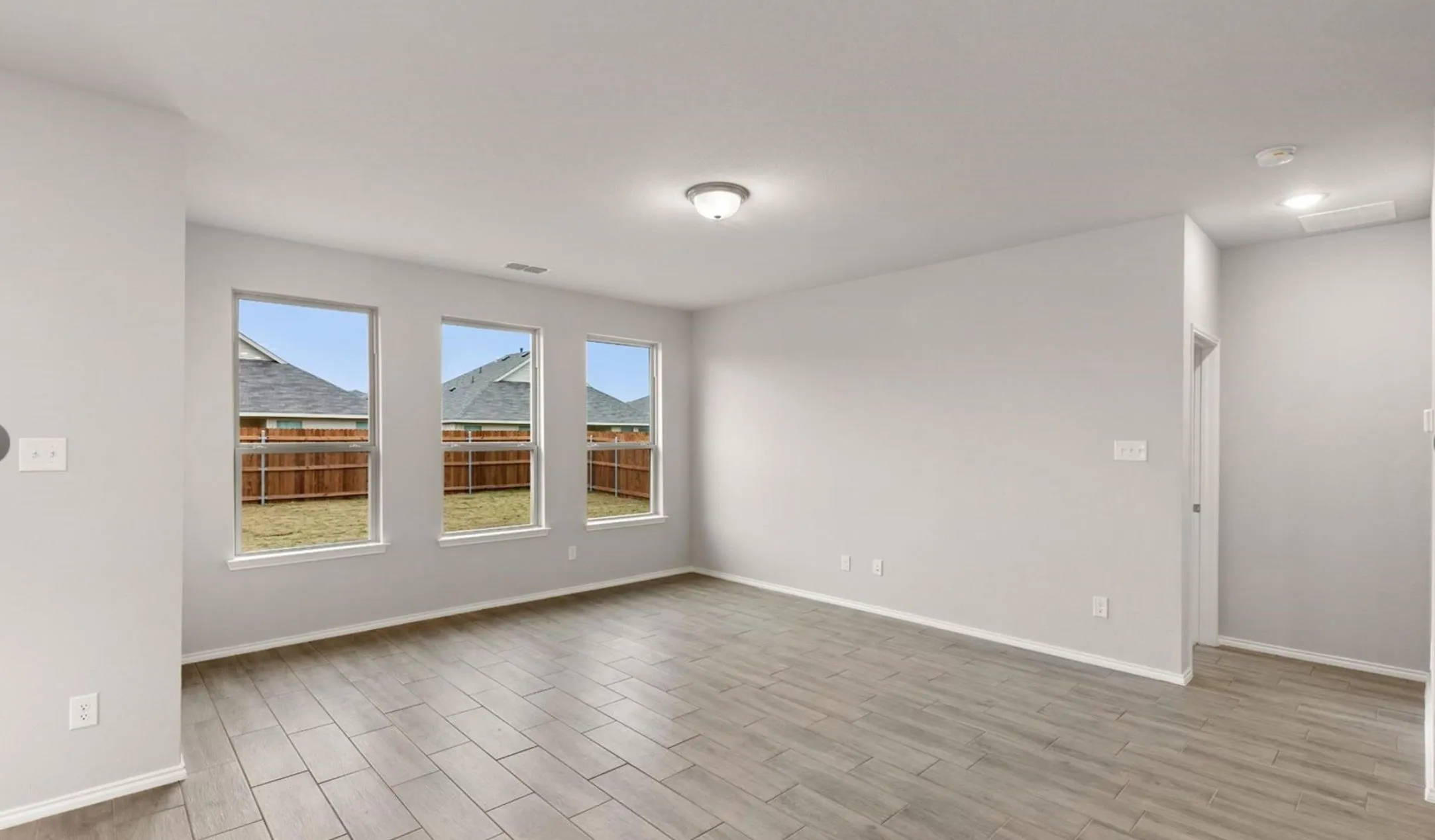 Single Family Residence For Rent in Grayson County , 1104 El Sol Boulevard, Sherman, Texas 75090, 4 Bedroom, 3 Bathroom, 2 Garage spaces, 2,437 Sqft, built in 2022, mls#21408814, Real Estate Agent in Sherman, Homes For Rent in Grayson county, Homes For Rent in Sherman, Realtor in Sherman Texas, Real Estate Brokerage Independent Realty Texas, Luminita Cordes Realtor