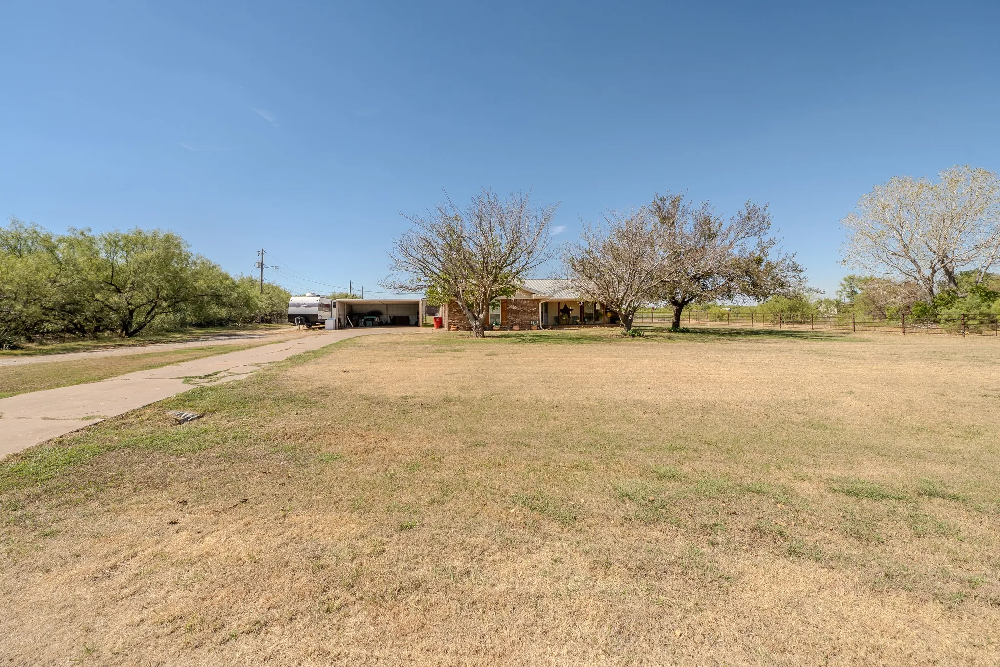 Single Family Residence For Sale in Wichita County , 5178 Navajo Trl, Wichita Falls, Texas 76310, 3 Bedroom, 2 Bathroom, 2 Garage spaces, 1,714 Sqft, built in 1977, mls#21406988, Real Estate Agent in Wichita Falls, Homes For Sale in Wichita county, Homes For Sale in Wichita Falls, Realtor in Wichita Falls Texas, Real Estate Brokerage Independent Realty Texas, Luminita Cordes Realtor