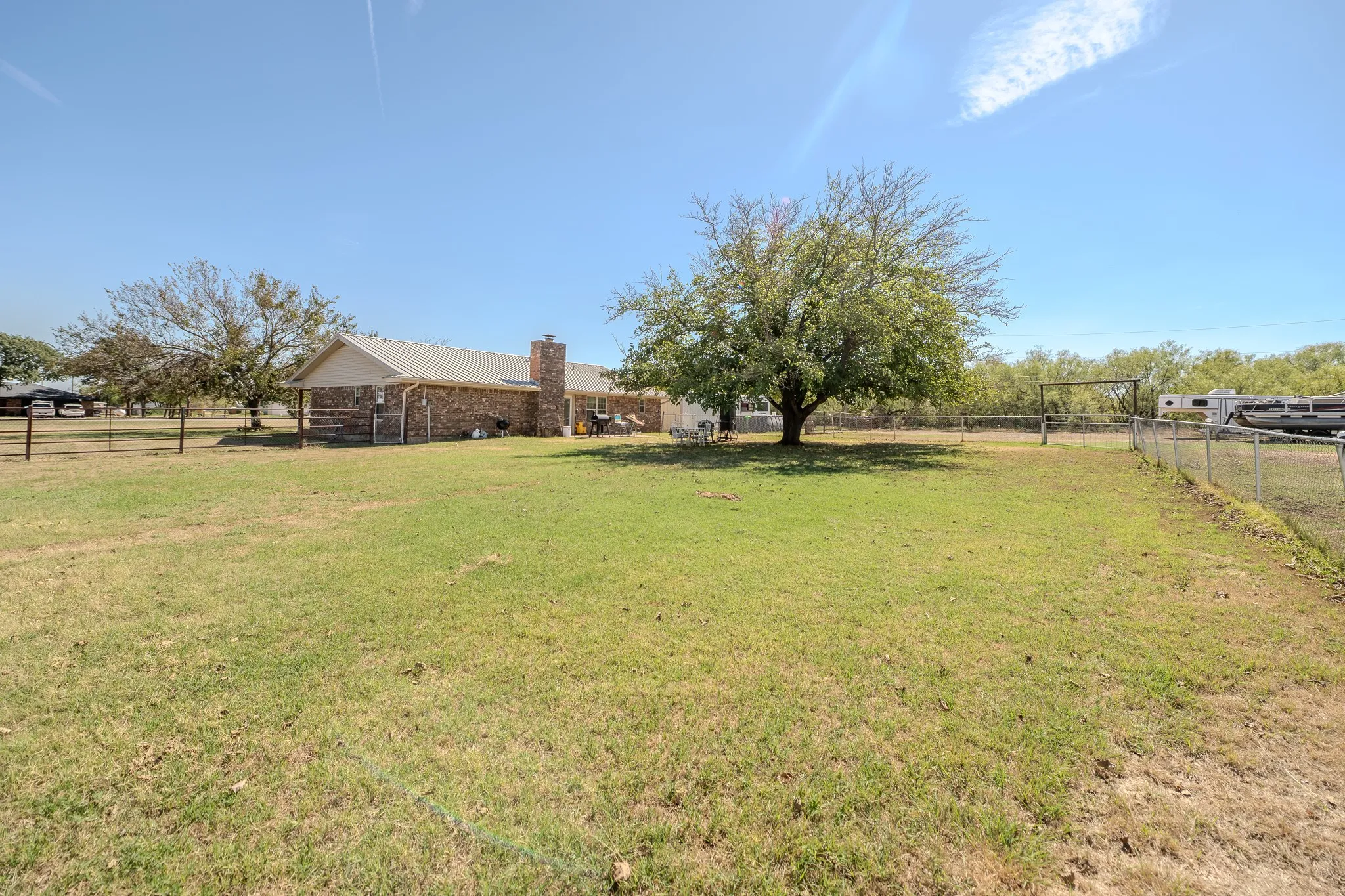 Single Family Residence For Sale in Wichita County , 5178 Navajo Trl, Wichita Falls, Texas 76310, 3 Bedroom, 2 Bathroom, 2 Garage spaces, 1,714 Sqft, built in 1977, mls#21406988, Real Estate Agent in Wichita Falls, Homes For Sale in Wichita county, Homes For Sale in Wichita Falls, Realtor in Wichita Falls Texas, Real Estate Brokerage Independent Realty Texas, Luminita Cordes Realtor
