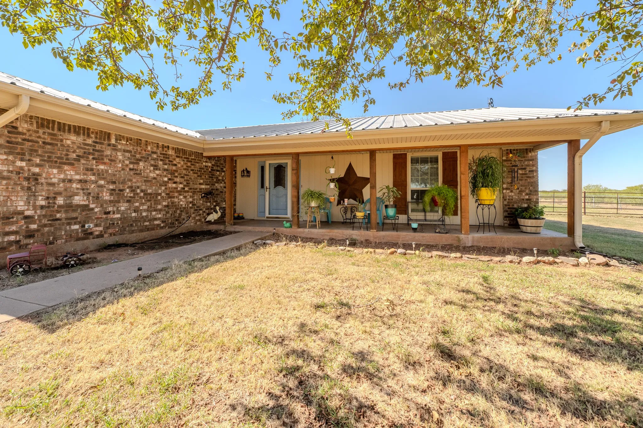 Single Family Residence For Sale in Wichita County , 5178 Navajo Trl, Wichita Falls, Texas 76310, 3 Bedroom, 2 Bathroom, 2 Garage spaces, 1,714 Sqft, built in 1977, mls#21406988, Real Estate Agent in Wichita Falls, Homes For Sale in Wichita county, Homes For Sale in Wichita Falls, Realtor in Wichita Falls Texas, Real Estate Brokerage Independent Realty Texas, Luminita Cordes Realtor