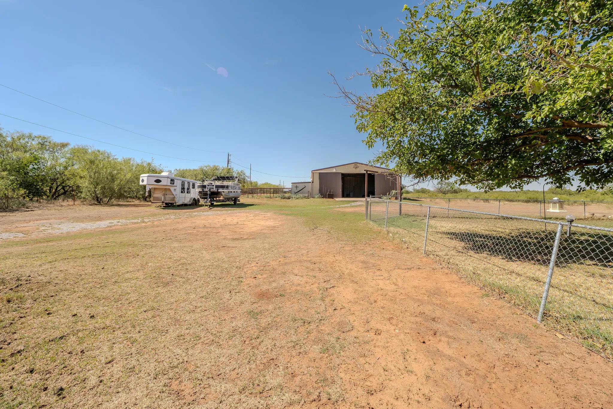 Single Family Residence For Sale in Wichita County , 5178 Navajo Trl, Wichita Falls, Texas 76310, 3 Bedroom, 2 Bathroom, 2 Garage spaces, 1,714 Sqft, built in 1977, mls#21406988, Real Estate Agent in Wichita Falls, Homes For Sale in Wichita county, Homes For Sale in Wichita Falls, Realtor in Wichita Falls Texas, Real Estate Brokerage Independent Realty Texas, Luminita Cordes Realtor