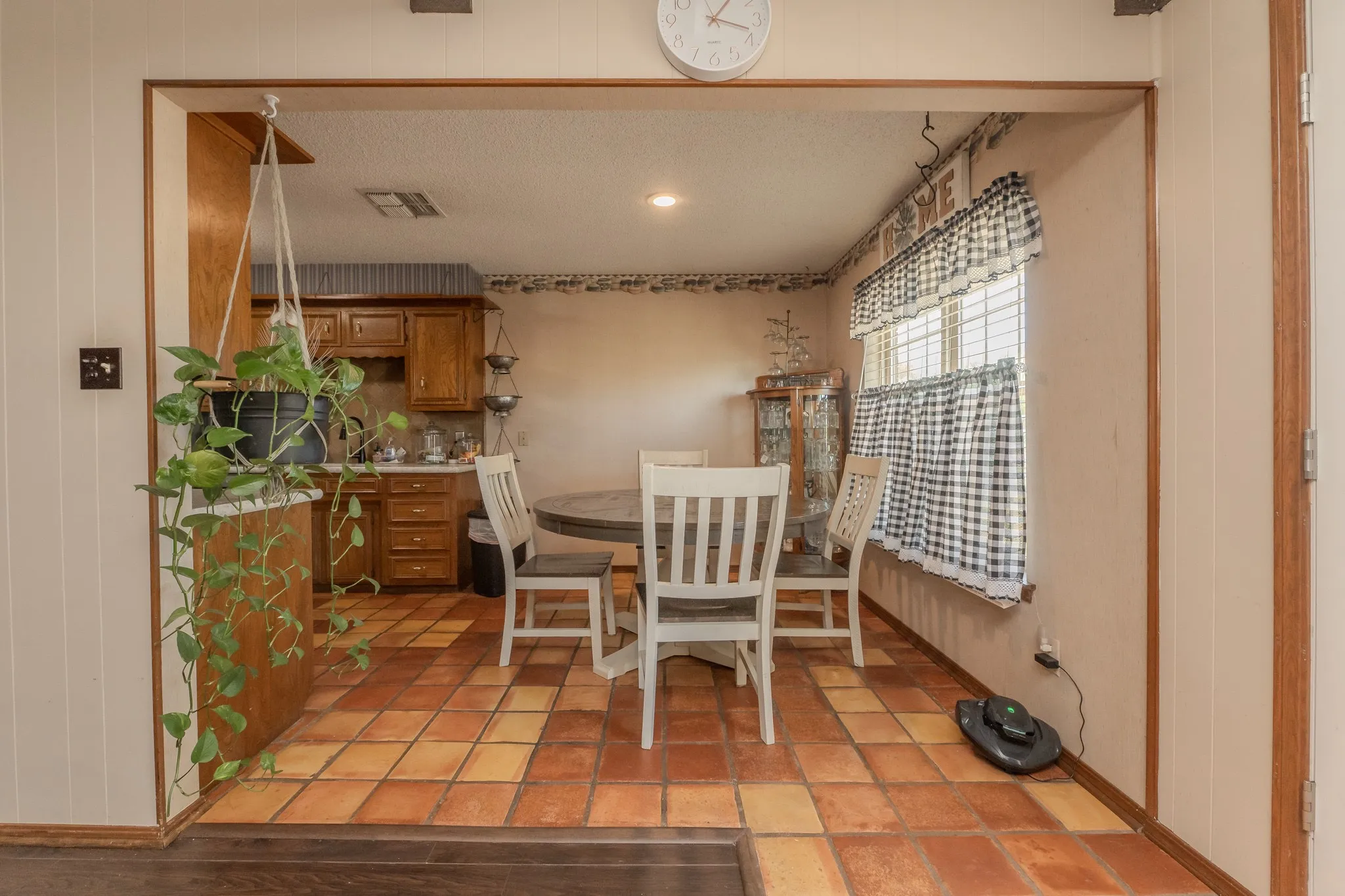 Single Family Residence For Sale in Wichita County , 5178 Navajo Trl, Wichita Falls, Texas 76310, 3 Bedroom, 2 Bathroom, 2 Garage spaces, 1,714 Sqft, built in 1977, mls#21406988, Real Estate Agent in Wichita Falls, Homes For Sale in Wichita county, Homes For Sale in Wichita Falls, Realtor in Wichita Falls Texas, Real Estate Brokerage Independent Realty Texas, Luminita Cordes Realtor