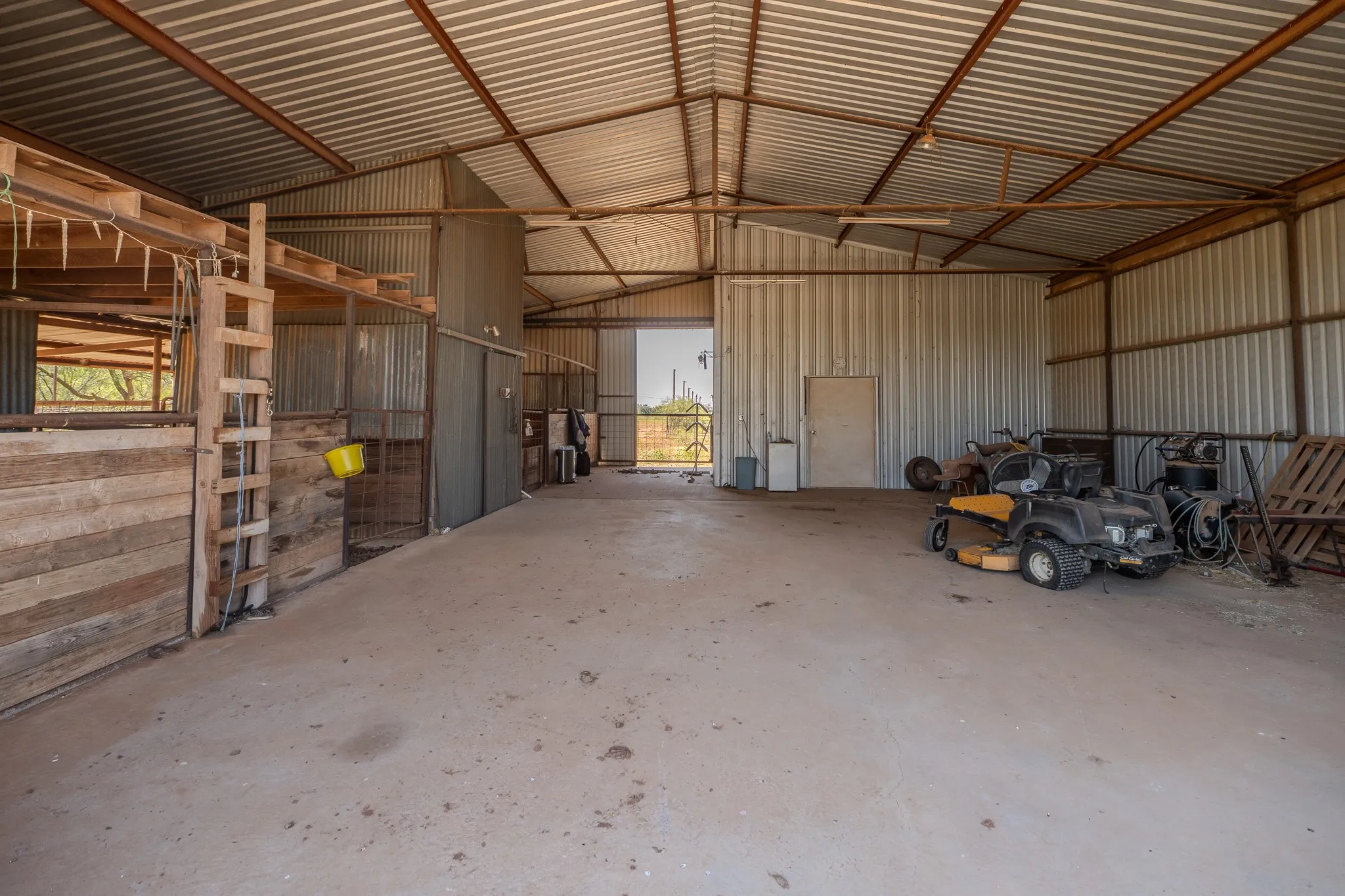 Single Family Residence For Sale in Wichita County , 5178 Navajo Trl, Wichita Falls, Texas 76310, 3 Bedroom, 2 Bathroom, 2 Garage spaces, 1,714 Sqft, built in 1977, mls#21406988, Real Estate Agent in Wichita Falls, Homes For Sale in Wichita county, Homes For Sale in Wichita Falls, Realtor in Wichita Falls Texas, Real Estate Brokerage Independent Realty Texas, Luminita Cordes Realtor