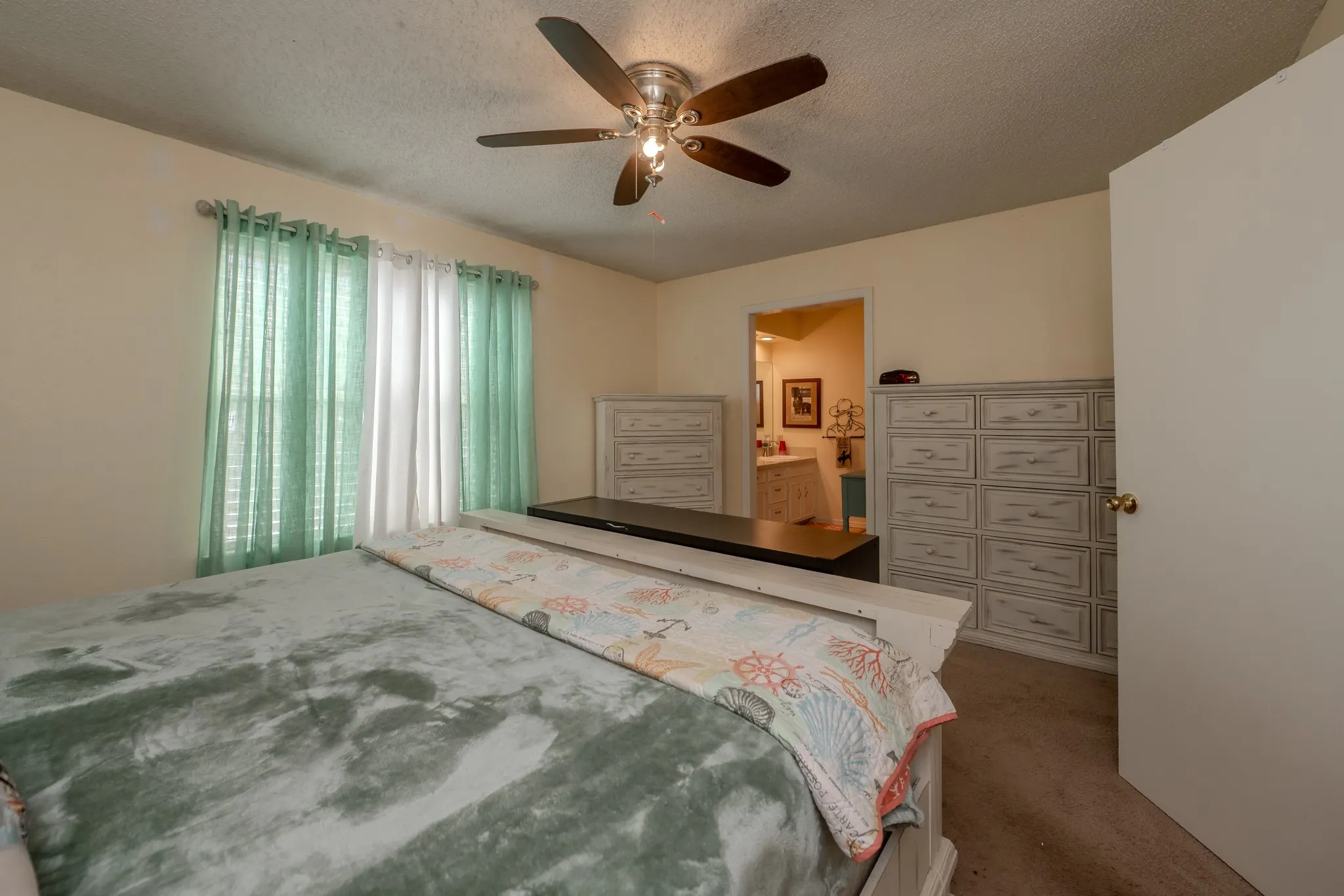 Single Family Residence For Sale in Wichita County , 5178 Navajo Trl, Wichita Falls, Texas 76310, 3 Bedroom, 2 Bathroom, 2 Garage spaces, 1,714 Sqft, built in 1977, mls#21406988, Real Estate Agent in Wichita Falls, Homes For Sale in Wichita county, Homes For Sale in Wichita Falls, Realtor in Wichita Falls Texas, Real Estate Brokerage Independent Realty Texas, Luminita Cordes Realtor