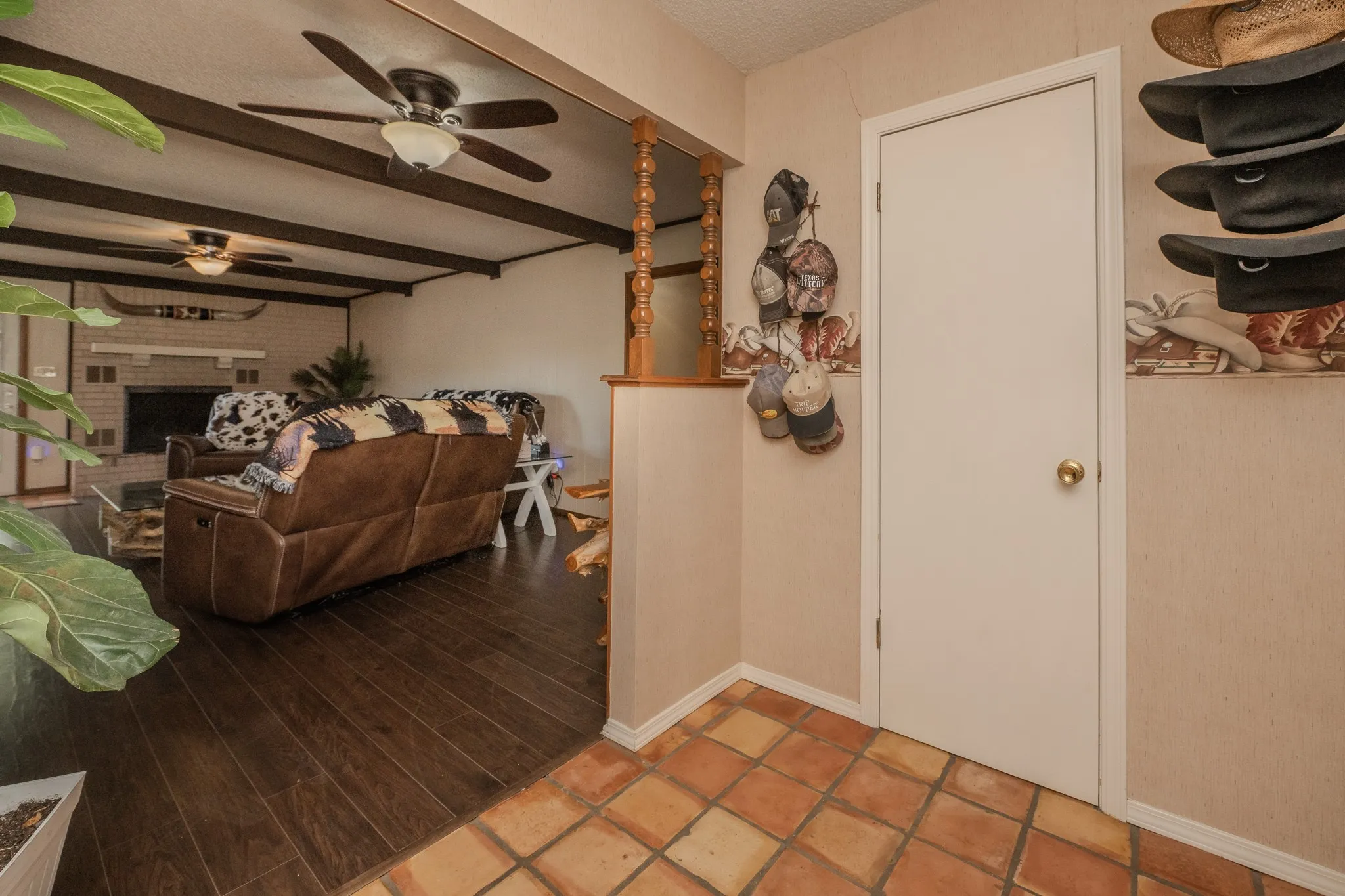 Single Family Residence For Sale in Wichita County , 5178 Navajo Trl, Wichita Falls, Texas 76310, 3 Bedroom, 2 Bathroom, 2 Garage spaces, 1,714 Sqft, built in 1977, mls#21406988, Real Estate Agent in Wichita Falls, Homes For Sale in Wichita county, Homes For Sale in Wichita Falls, Realtor in Wichita Falls Texas, Real Estate Brokerage Independent Realty Texas, Luminita Cordes Realtor