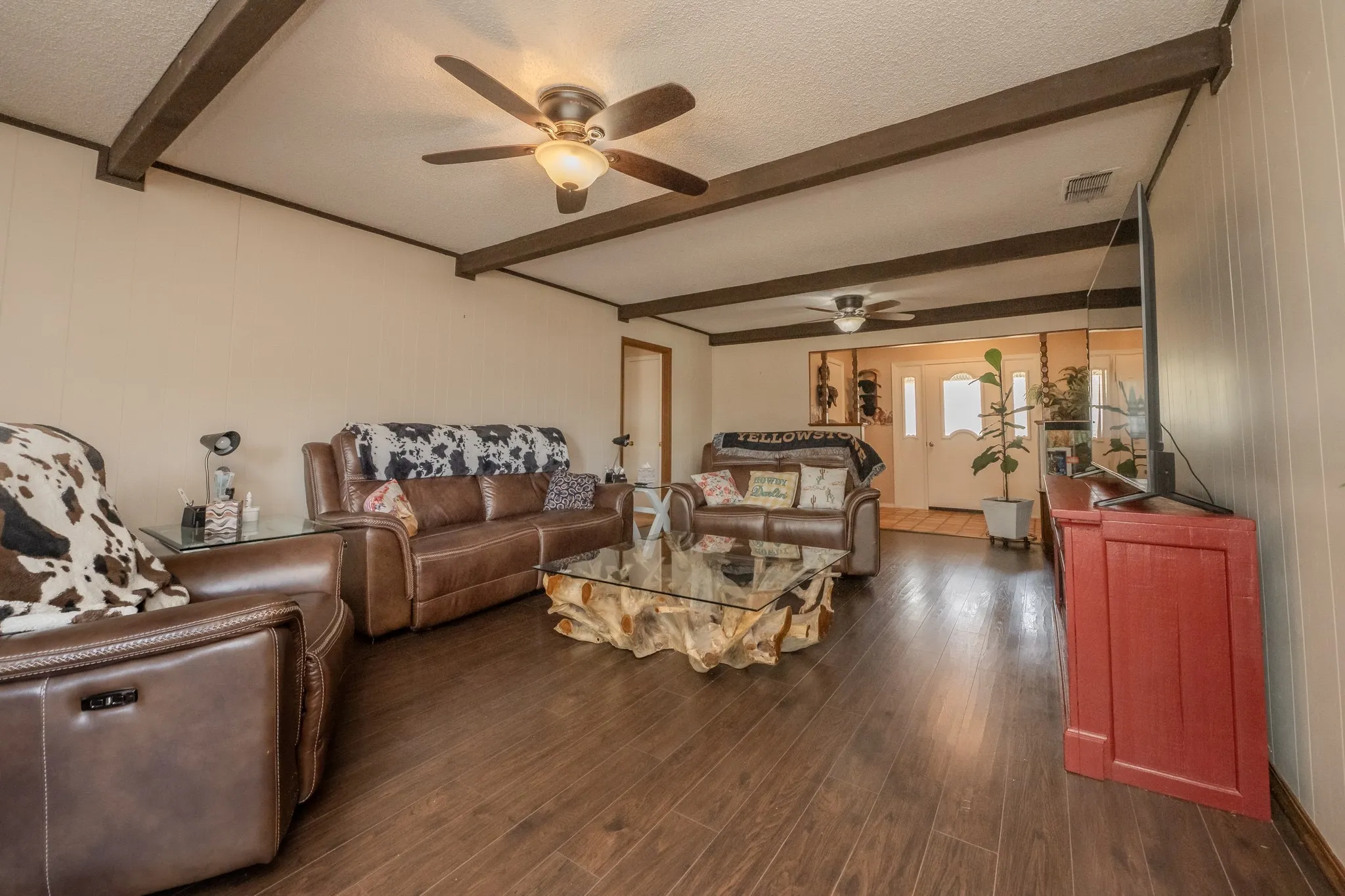 Single Family Residence For Sale in Wichita County , 5178 Navajo Trl, Wichita Falls, Texas 76310, 3 Bedroom, 2 Bathroom, 2 Garage spaces, 1,714 Sqft, built in 1977, mls#21406988, Real Estate Agent in Wichita Falls, Homes For Sale in Wichita county, Homes For Sale in Wichita Falls, Realtor in Wichita Falls Texas, Real Estate Brokerage Independent Realty Texas, Luminita Cordes Realtor