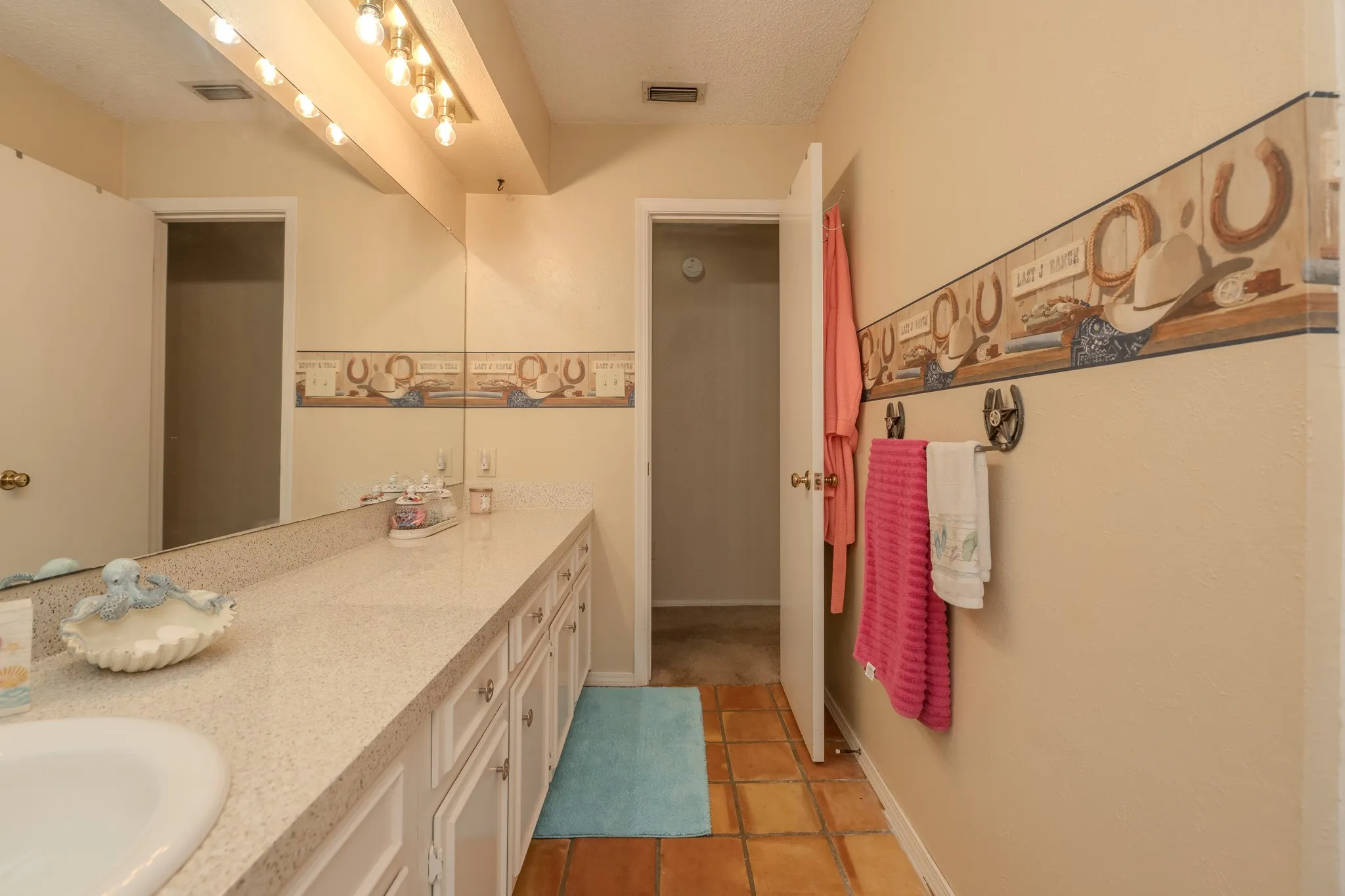 Single Family Residence For Sale in Wichita County , 5178 Navajo Trl, Wichita Falls, Texas 76310, 3 Bedroom, 2 Bathroom, 2 Garage spaces, 1,714 Sqft, built in 1977, mls#21406988, Real Estate Agent in Wichita Falls, Homes For Sale in Wichita county, Homes For Sale in Wichita Falls, Realtor in Wichita Falls Texas, Real Estate Brokerage Independent Realty Texas, Luminita Cordes Realtor