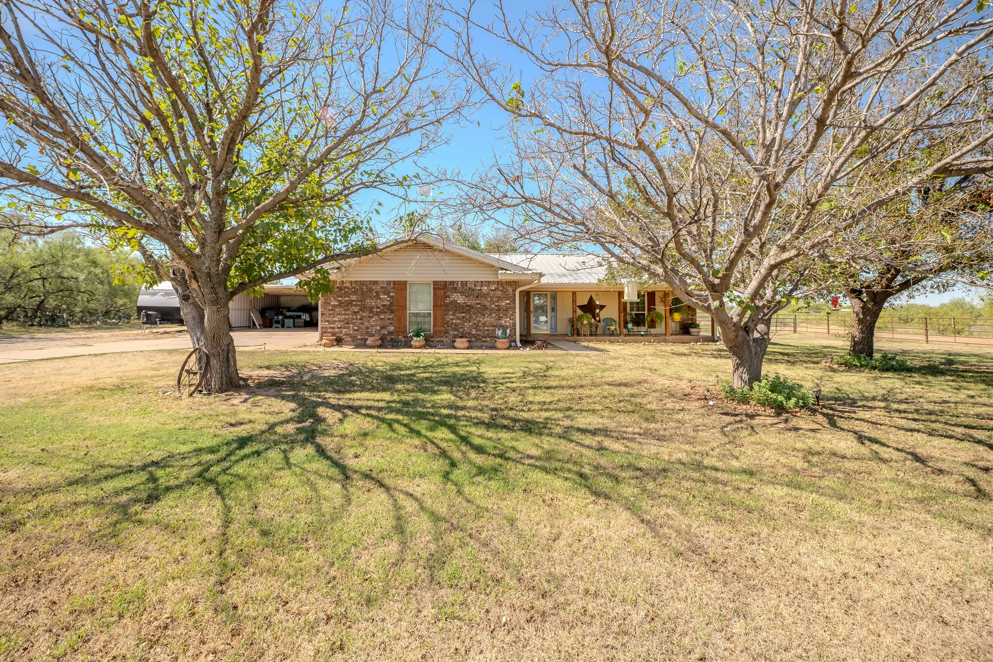 Single Family Residence For Sale in Wichita County , 5178 Navajo Trl, Wichita Falls, Texas 76310, 3 Bedroom, 2 Bathroom, 2 Garage spaces, 1,714 Sqft, built in 1977, mls#21406988, Real Estate Agent in Wichita Falls, Homes For Sale in Wichita county, Homes For Sale in Wichita Falls, Realtor in Wichita Falls Texas, Real Estate Brokerage Independent Realty Texas, Luminita Cordes Realtor