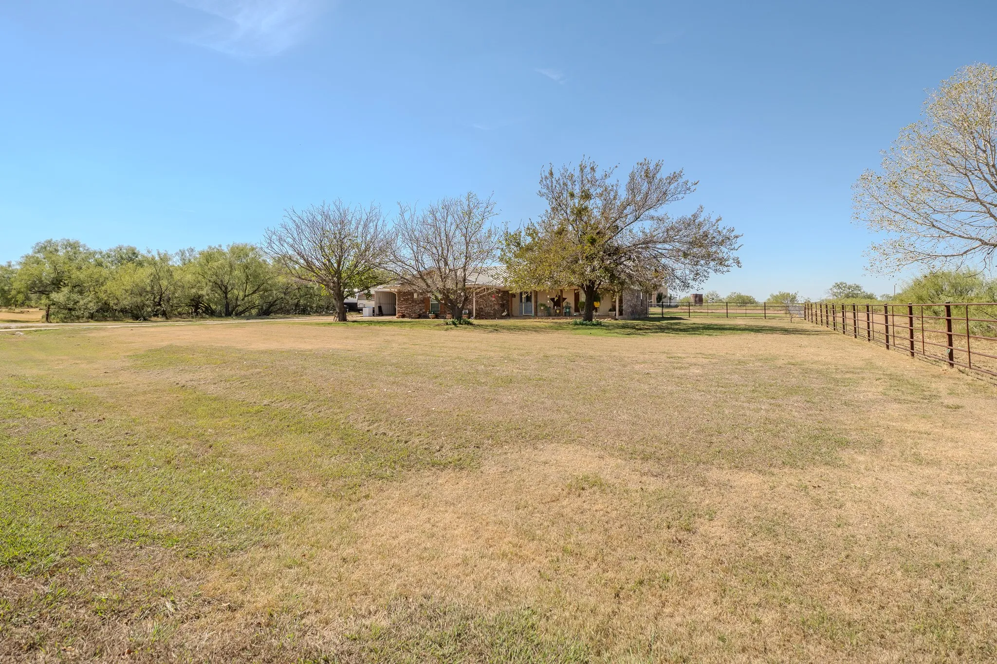 Single Family Residence For Sale in Wichita County , 5178 Navajo Trl, Wichita Falls, Texas 76310, 3 Bedroom, 2 Bathroom, 2 Garage spaces, 1,714 Sqft, built in 1977, mls#21406988, Real Estate Agent in Wichita Falls, Homes For Sale in Wichita county, Homes For Sale in Wichita Falls, Realtor in Wichita Falls Texas, Real Estate Brokerage Independent Realty Texas, Luminita Cordes Realtor