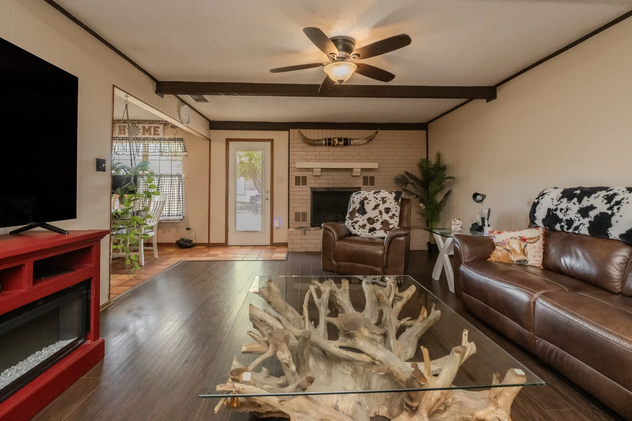 Single Family Residence For Sale in Wichita County , 5178 Navajo Trl, Wichita Falls, Texas 76310, 3 Bedroom, 2 Bathroom, 2 Garage spaces, 1,714 Sqft, built in 1977, mls#21406988, Real Estate Agent in Wichita Falls, Homes For Sale in Wichita county, Homes For Sale in Wichita Falls, Realtor in Wichita Falls Texas, Real Estate Brokerage Independent Realty Texas, Luminita Cordes Realtor