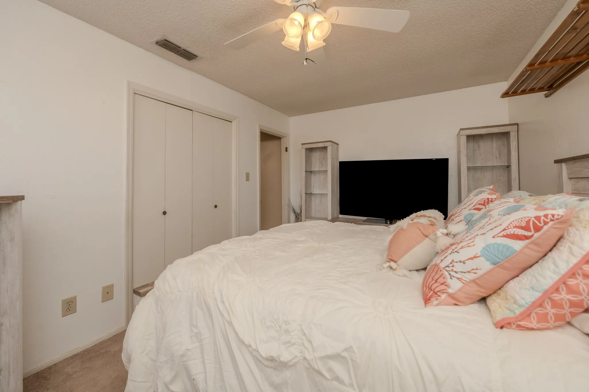 Single Family Residence For Sale in Wichita County , 5178 Navajo Trl, Wichita Falls, Texas 76310, 3 Bedroom, 2 Bathroom, 2 Garage spaces, 1,714 Sqft, built in 1977, mls#21406988, Real Estate Agent in Wichita Falls, Homes For Sale in Wichita county, Homes For Sale in Wichita Falls, Realtor in Wichita Falls Texas, Real Estate Brokerage Independent Realty Texas, Luminita Cordes Realtor