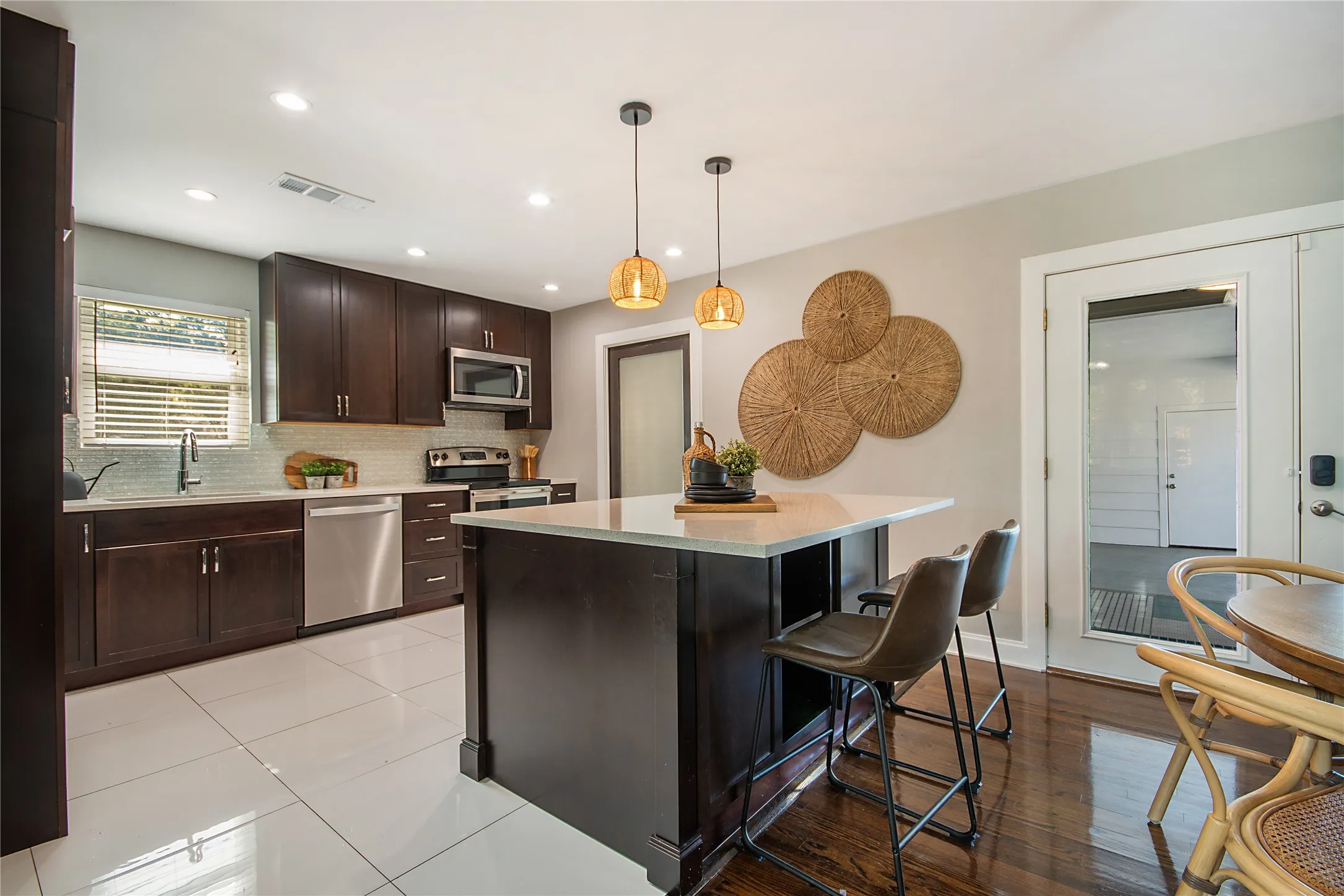 Single Family Residence For Sale in Dallas County , 2144 Springhill Drive, Dallas, Texas 75228, 2 Bedroom, 2 Bathroom, Garage spaces, 1,417 Sqft, built in 1954, mls#21405514, Real Estate Agent in Dallas, Homes For Sale in Dallas county, Homes For Sale in Dallas, Realtor in Dallas Texas, Real Estate Brokerage Independent Realty Texas, Luminita Cordes Realtor