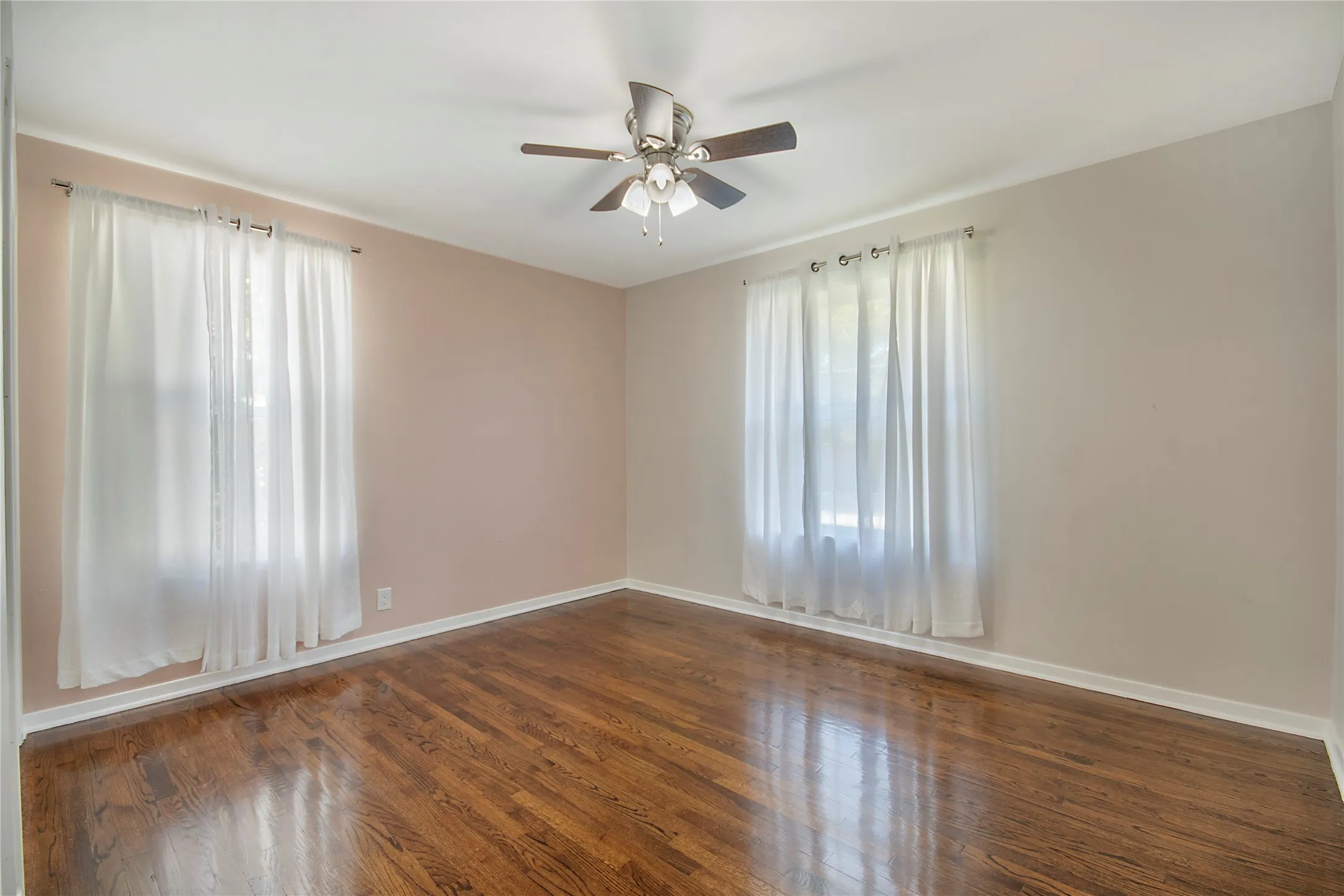 Single Family Residence For Sale in Dallas County , 2144 Springhill Drive, Dallas, Texas 75228, 2 Bedroom, 2 Bathroom, Garage spaces, 1,417 Sqft, built in 1954, mls#21405514, Real Estate Agent in Dallas, Homes For Sale in Dallas county, Homes For Sale in Dallas, Realtor in Dallas Texas, Real Estate Brokerage Independent Realty Texas, Luminita Cordes Realtor