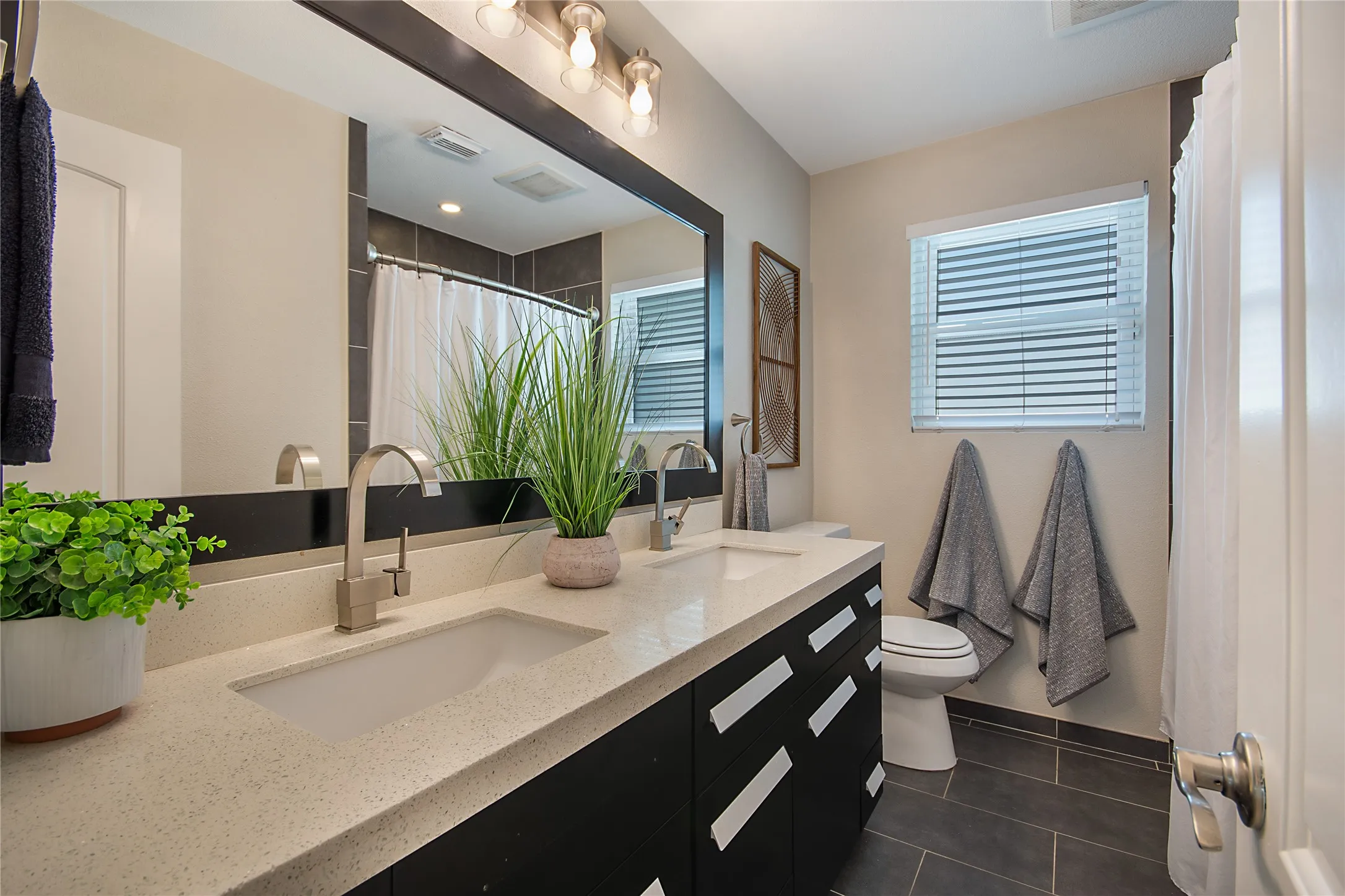 Single Family Residence For Sale in Dallas County , 2144 Springhill Drive, Dallas, Texas 75228, 2 Bedroom, 2 Bathroom, Garage spaces, 1,417 Sqft, built in 1954, mls#21405514, Real Estate Agent in Dallas, Homes For Sale in Dallas county, Homes For Sale in Dallas, Realtor in Dallas Texas, Real Estate Brokerage Independent Realty Texas, Luminita Cordes Realtor