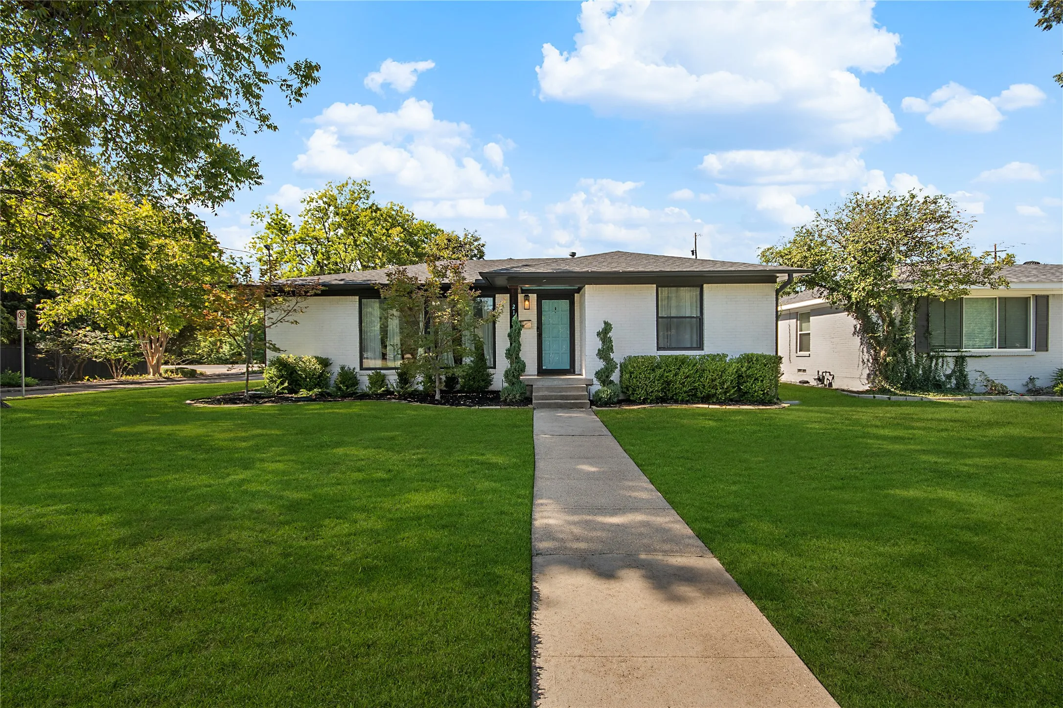 Grass has been digitally enhanced.