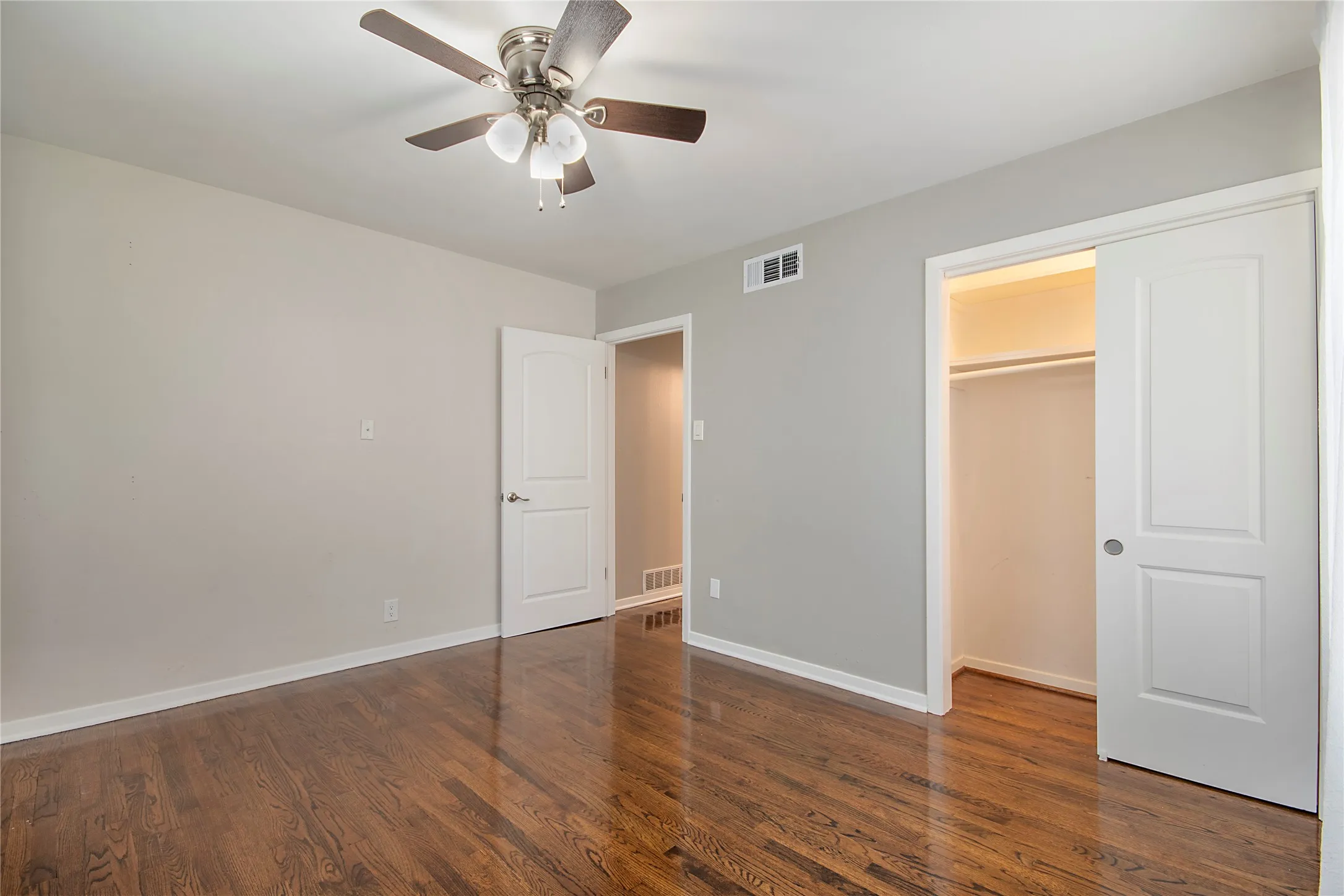 Single Family Residence For Sale in Dallas County , 2144 Springhill Drive, Dallas, Texas 75228, 2 Bedroom, 2 Bathroom, Garage spaces, 1,417 Sqft, built in 1954, mls#21405514, Real Estate Agent in Dallas, Homes For Sale in Dallas county, Homes For Sale in Dallas, Realtor in Dallas Texas, Real Estate Brokerage Independent Realty Texas, Luminita Cordes Realtor