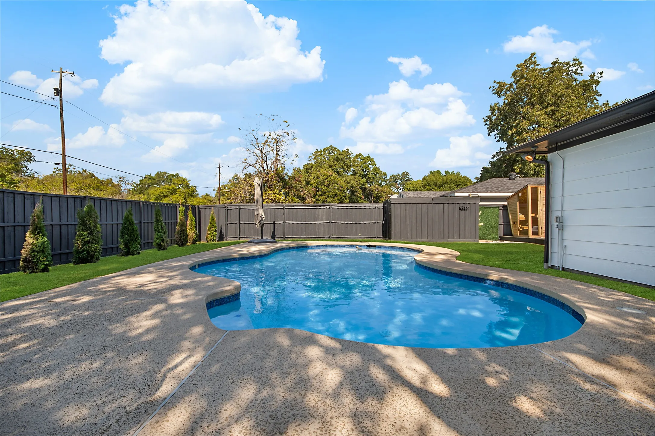 Single Family Residence For Sale in Dallas County , 2144 Springhill Drive, Dallas, Texas 75228, 2 Bedroom, 2 Bathroom, Garage spaces, 1,417 Sqft, built in 1954, mls#21405514, Real Estate Agent in Dallas, Homes For Sale in Dallas county, Homes For Sale in Dallas, Realtor in Dallas Texas, Real Estate Brokerage Independent Realty Texas, Luminita Cordes Realtor