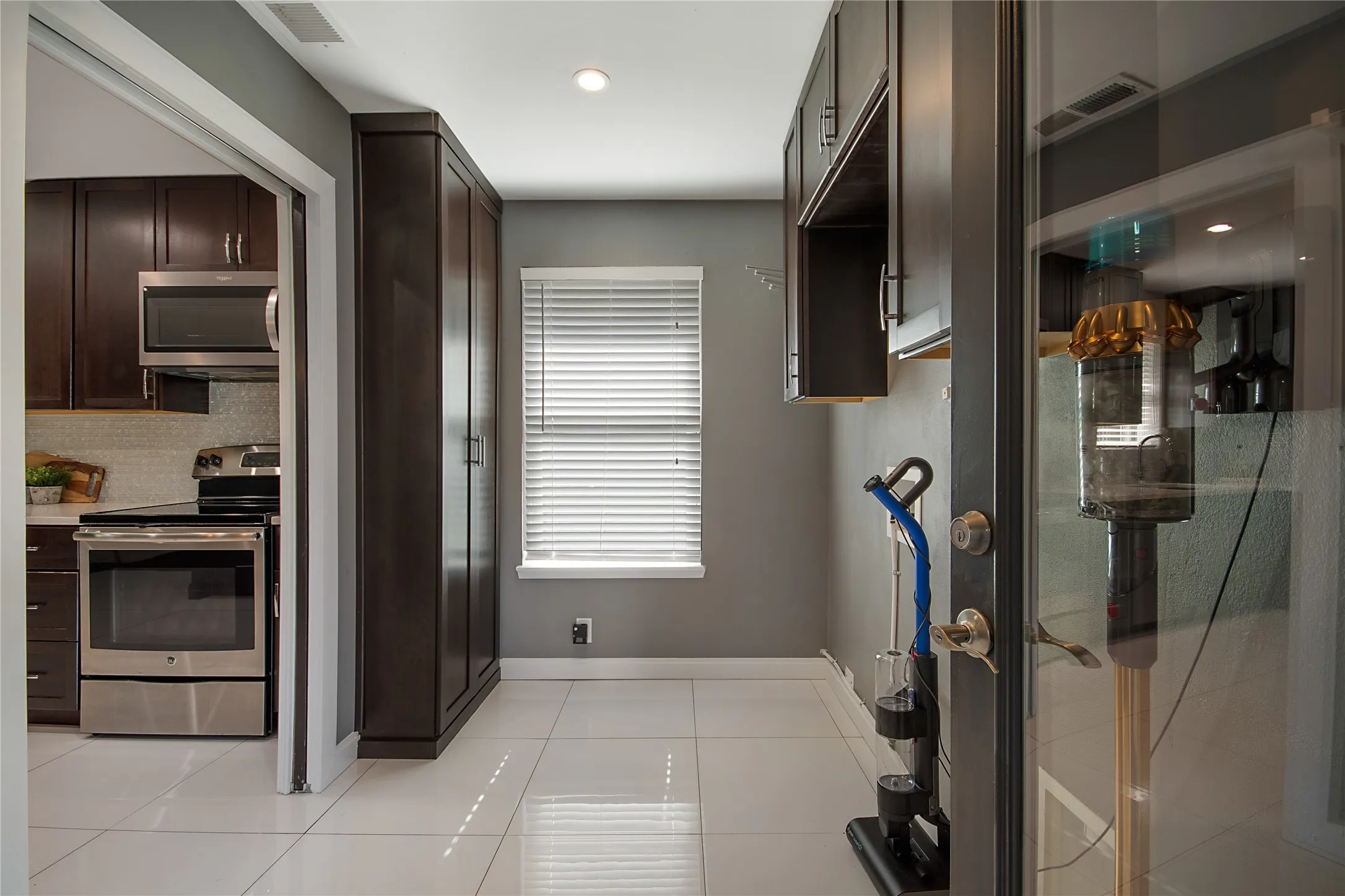 Single Family Residence For Sale in Dallas County , 2144 Springhill Drive, Dallas, Texas 75228, 2 Bedroom, 2 Bathroom, Garage spaces, 1,417 Sqft, built in 1954, mls#21405514, Real Estate Agent in Dallas, Homes For Sale in Dallas county, Homes For Sale in Dallas, Realtor in Dallas Texas, Real Estate Brokerage Independent Realty Texas, Luminita Cordes Realtor
