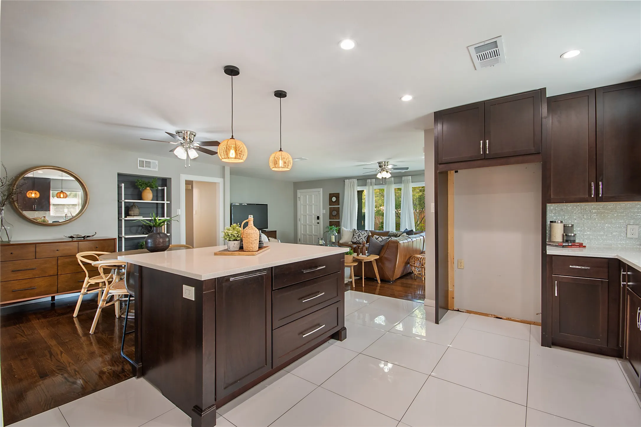 Single Family Residence For Sale in Dallas County , 2144 Springhill Drive, Dallas, Texas 75228, 2 Bedroom, 2 Bathroom, Garage spaces, 1,417 Sqft, built in 1954, mls#21405514, Real Estate Agent in Dallas, Homes For Sale in Dallas county, Homes For Sale in Dallas, Realtor in Dallas Texas, Real Estate Brokerage Independent Realty Texas, Luminita Cordes Realtor