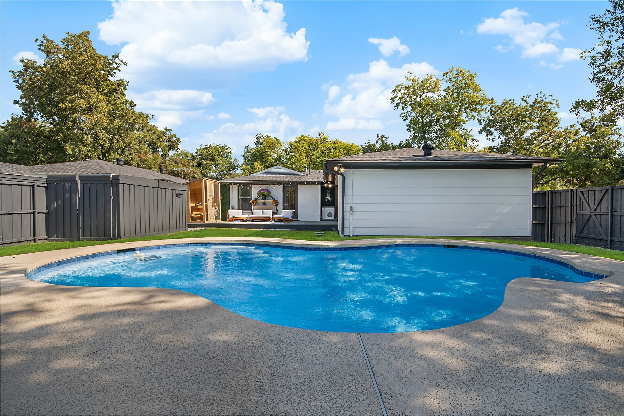 Single Family Residence For Sale in Dallas County , 2144 Springhill Drive, Dallas, Texas 75228, 2 Bedroom, 2 Bathroom, Garage spaces, 1,417 Sqft, built in 1954, mls#21405514, Real Estate Agent in Dallas, Homes For Sale in Dallas county, Homes For Sale in Dallas, Realtor in Dallas Texas, Real Estate Brokerage Independent Realty Texas, Luminita Cordes Realtor
