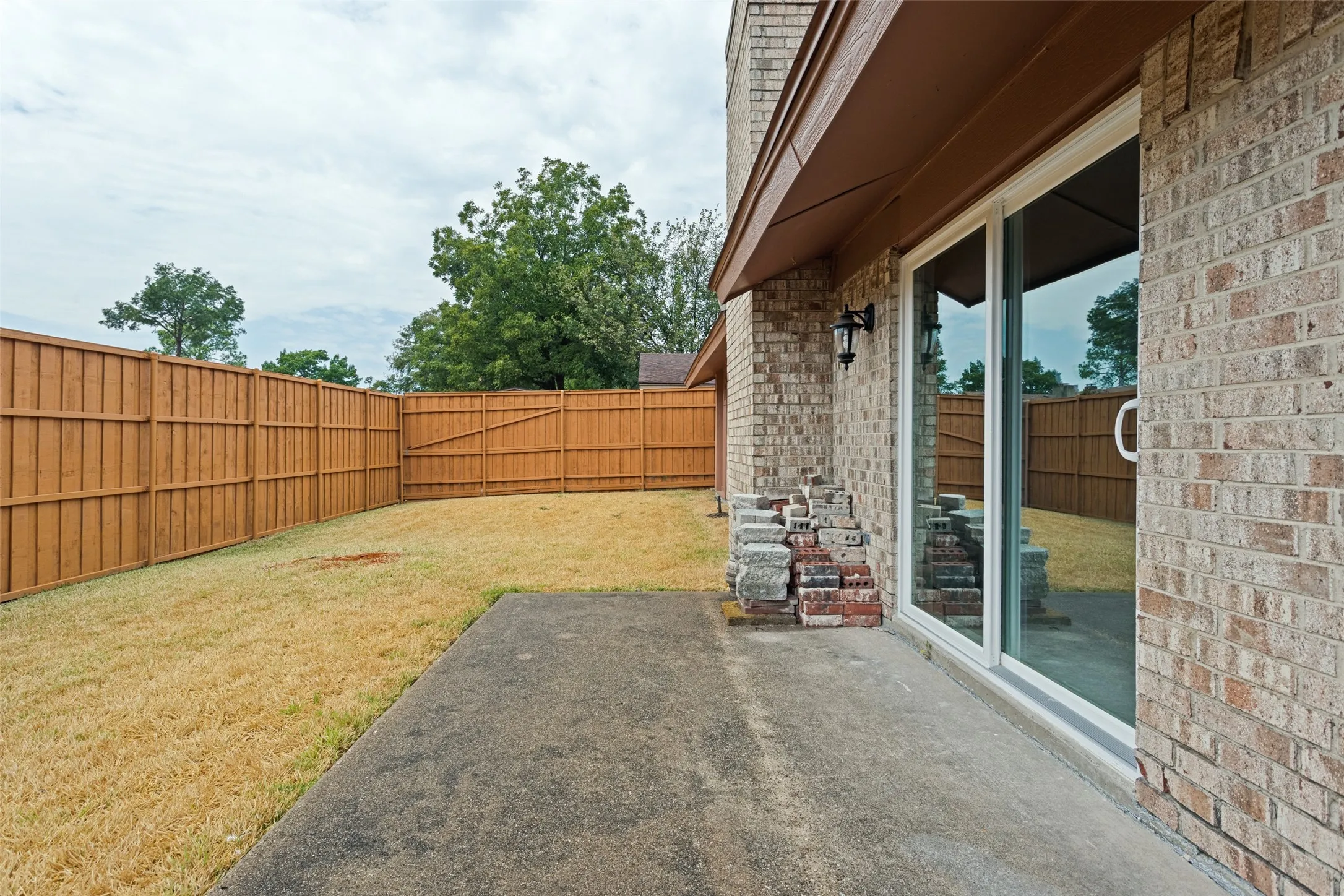 Single Family Residence For Rent in Dallas County , 2205 Phoenix Drive, Garland, Texas 75040, 3 Bedroom, 2 Bathroom, 2 Garage spaces, 1,736 Sqft, built in 1979, mls#21408818, Real Estate Agent in Garland, Homes For Rent in Dallas county, Homes For Rent in Garland, Realtor in Garland Texas, Real Estate Brokerage Independent Realty Texas, Luminita Cordes Realtor