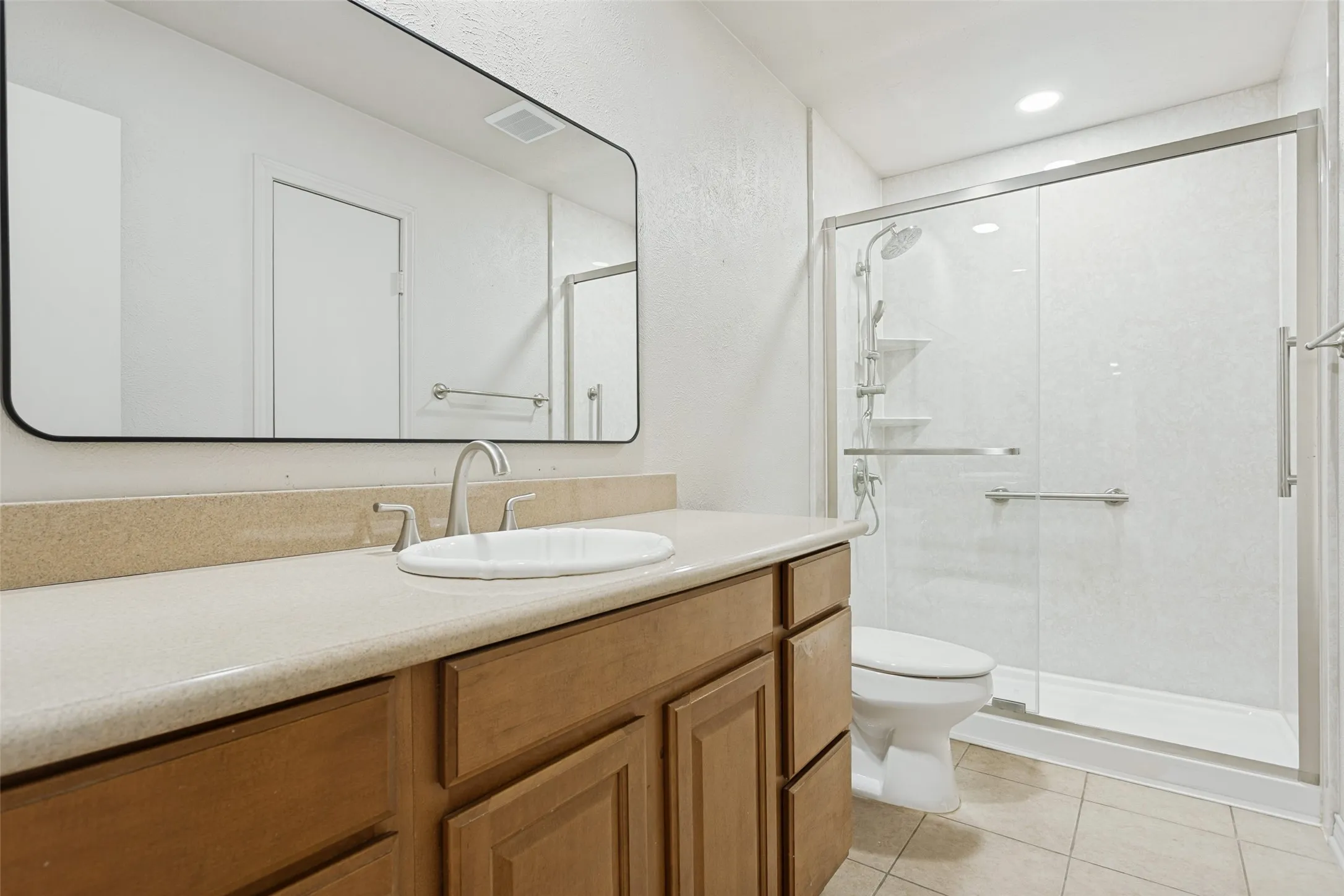 Single Family Residence For Rent in Dallas County , 2205 Phoenix Drive, Garland, Texas 75040, 3 Bedroom, 2 Bathroom, 2 Garage spaces, 1,736 Sqft, built in 1979, mls#21408818, Real Estate Agent in Garland, Homes For Rent in Dallas county, Homes For Rent in Garland, Realtor in Garland Texas, Real Estate Brokerage Independent Realty Texas, Luminita Cordes Realtor
