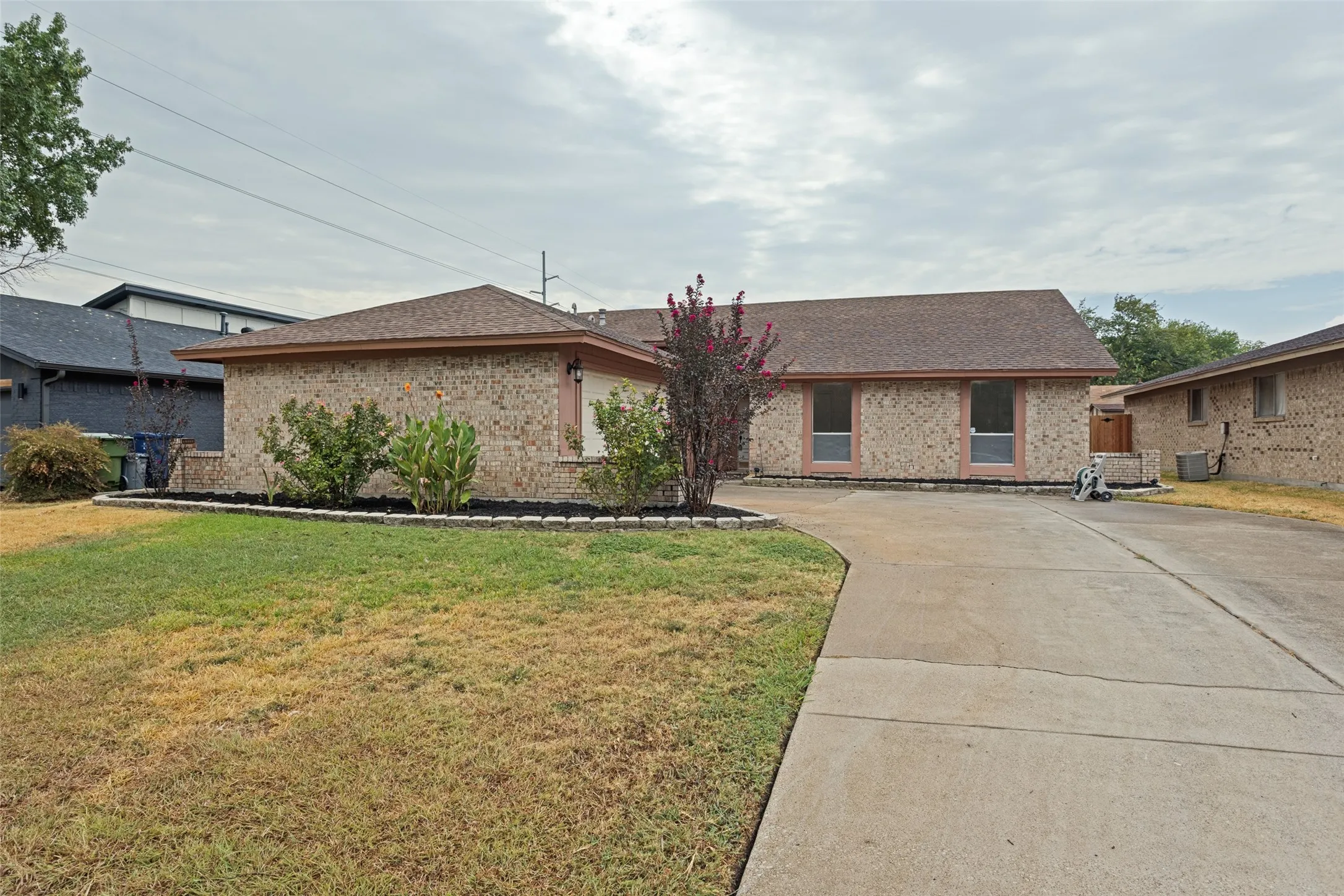 Single Family Residence For Rent in Dallas County , 2205 Phoenix Drive, Garland, Texas 75040, 3 Bedroom, 2 Bathroom, 2 Garage spaces, 1,736 Sqft, built in 1979, mls#21408818, Real Estate Agent in Garland, Homes For Rent in Dallas county, Homes For Rent in Garland, Realtor in Garland Texas, Real Estate Brokerage Independent Realty Texas, Luminita Cordes Realtor