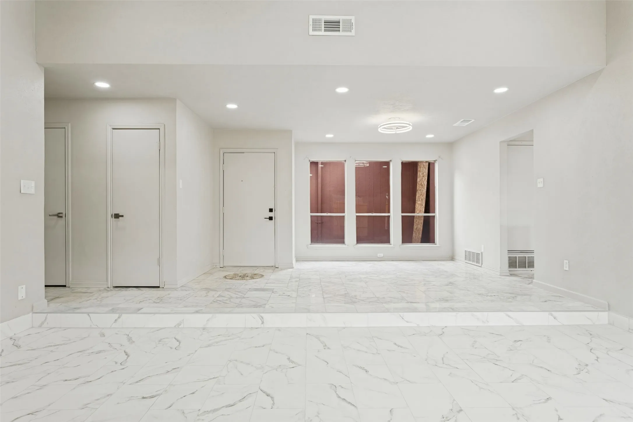 Single Family Residence For Rent in Dallas County , 2205 Phoenix Drive, Garland, Texas 75040, 3 Bedroom, 2 Bathroom, 2 Garage spaces, 1,736 Sqft, built in 1979, mls#21408818, Real Estate Agent in Garland, Homes For Rent in Dallas county, Homes For Rent in Garland, Realtor in Garland Texas, Real Estate Brokerage Independent Realty Texas, Luminita Cordes Realtor