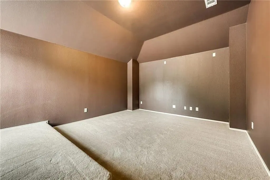 Single Family Residence For Rent in Collin County , 9304 Regal Oaks Drive, Mc Kinney, Texas 75072, 5 Bedroom, 4 Bathroom, 2 Garage spaces, 3,684 Sqft, built in 2003, mls#21408819, Real Estate Agent in Mc Kinney, Homes For Rent in Collin county, Homes For Rent in Mc Kinney, Realtor in Mc Kinney Texas, Real Estate Brokerage Independent Realty Texas, Luminita Cordes Realtor