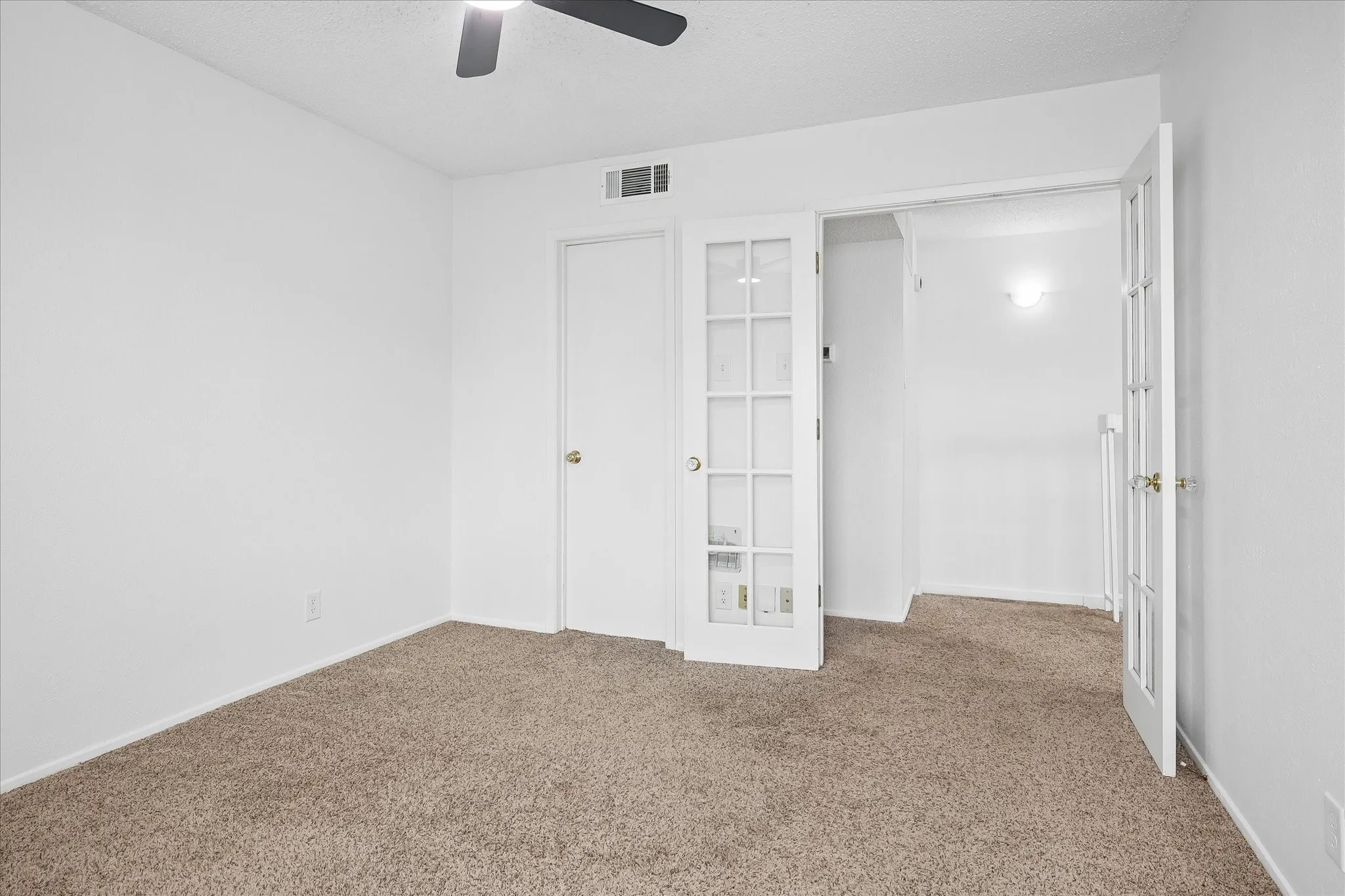 Condominium For Sale in Dallas County , 5200 Martel Avenue 6G, Dallas, Texas 75206, 1 Bedroom, 2 Bathroom, 1 Garage spaces, 952 Sqft, built in 1981, mls#21408140, Real Estate Agent in Dallas, Homes For Sale in Dallas county, Homes For Sale in Dallas, Realtor in Dallas Texas, Real Estate Brokerage Independent Realty Texas, Luminita Cordes Realtor
