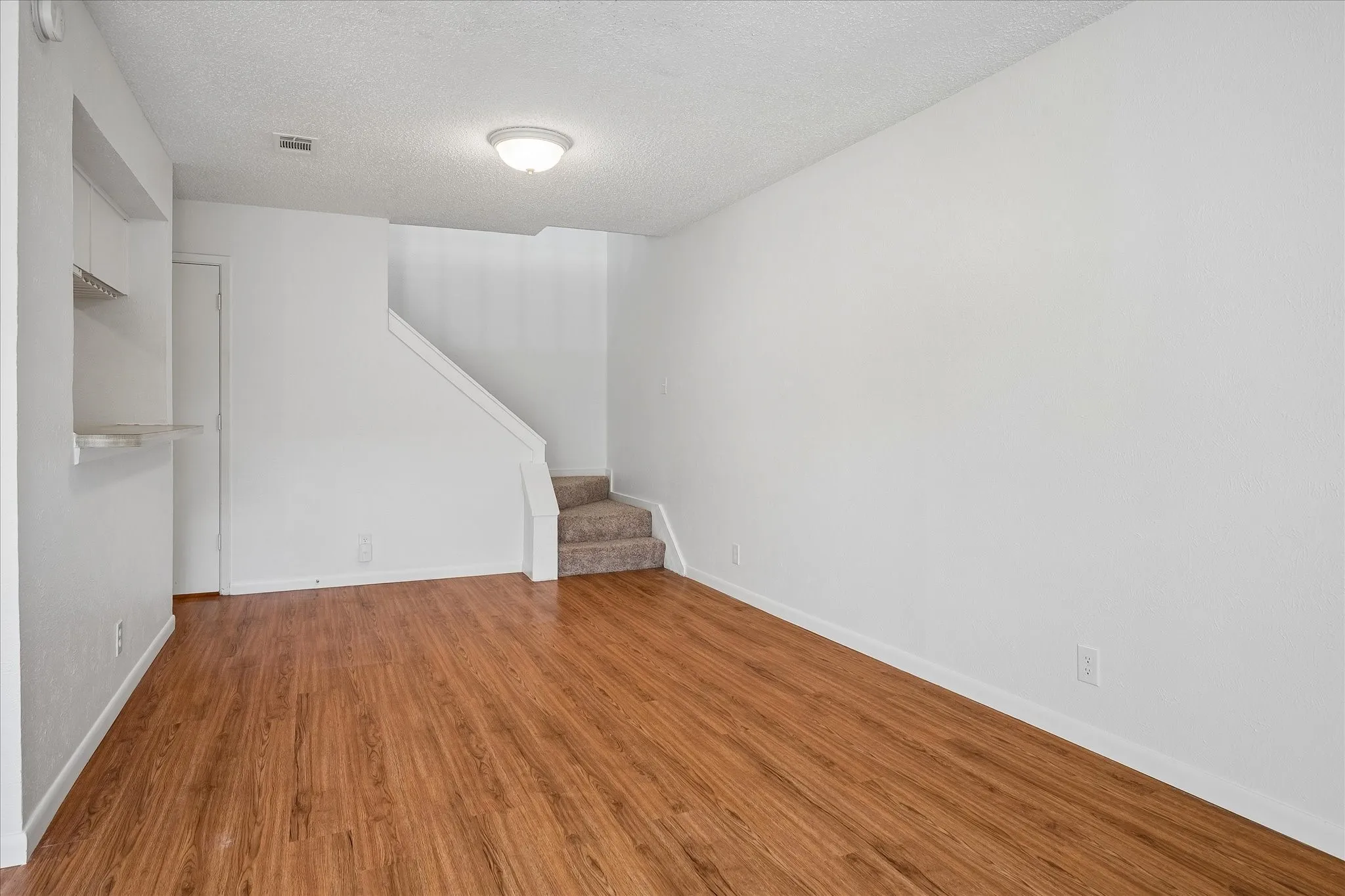 Condominium For Sale in Dallas County , 5200 Martel Avenue 6G, Dallas, Texas 75206, 1 Bedroom, 2 Bathroom, 1 Garage spaces, 952 Sqft, built in 1981, mls#21408140, Real Estate Agent in Dallas, Homes For Sale in Dallas county, Homes For Sale in Dallas, Realtor in Dallas Texas, Real Estate Brokerage Independent Realty Texas, Luminita Cordes Realtor