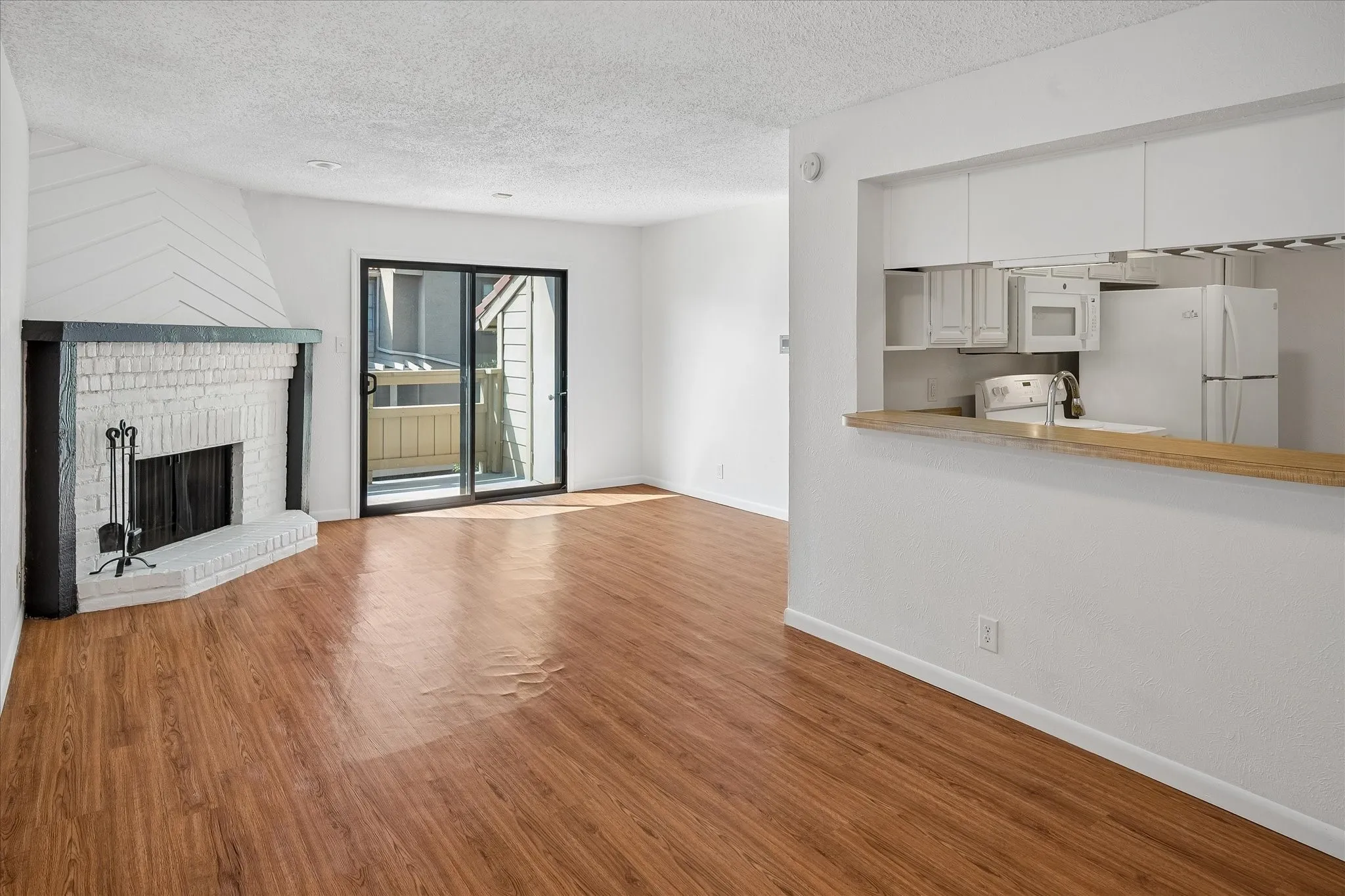 Condominium For Sale in Dallas County , 5200 Martel Avenue 6G, Dallas, Texas 75206, 1 Bedroom, 2 Bathroom, 1 Garage spaces, 952 Sqft, built in 1981, mls#21408140, Real Estate Agent in Dallas, Homes For Sale in Dallas county, Homes For Sale in Dallas, Realtor in Dallas Texas, Real Estate Brokerage Independent Realty Texas, Luminita Cordes Realtor