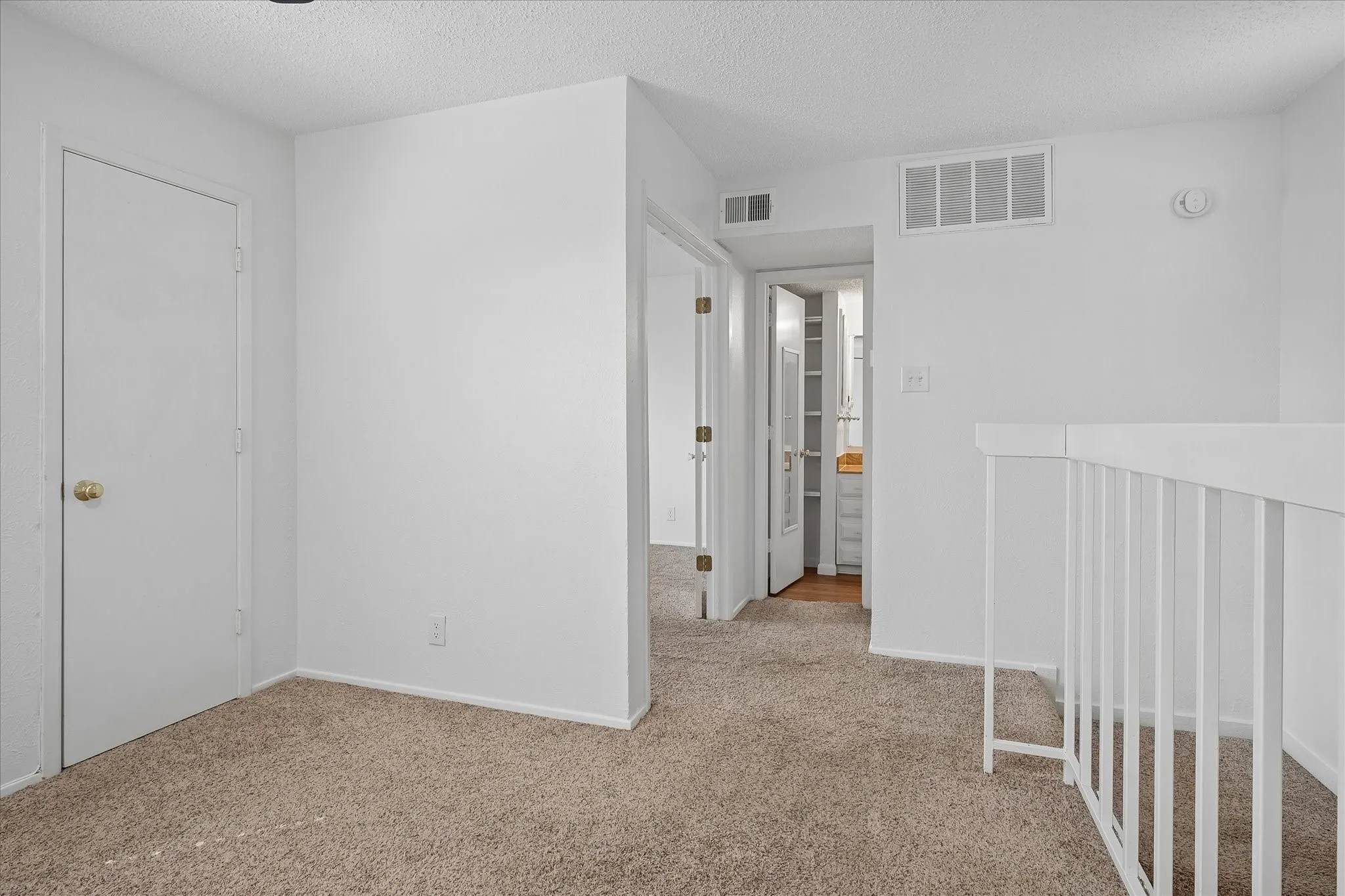 Condominium For Sale in Dallas County , 5200 Martel Avenue 6G, Dallas, Texas 75206, 1 Bedroom, 2 Bathroom, 1 Garage spaces, 952 Sqft, built in 1981, mls#21408140, Real Estate Agent in Dallas, Homes For Sale in Dallas county, Homes For Sale in Dallas, Realtor in Dallas Texas, Real Estate Brokerage Independent Realty Texas, Luminita Cordes Realtor