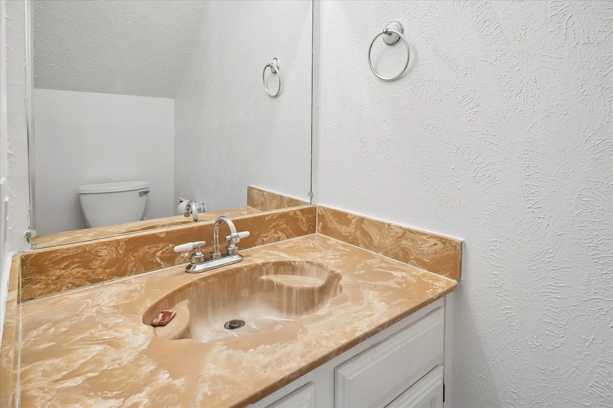 Condominium For Sale in Dallas County , 5200 Martel Avenue 6G, Dallas, Texas 75206, 1 Bedroom, 2 Bathroom, 1 Garage spaces, 952 Sqft, built in 1981, mls#21408140, Real Estate Agent in Dallas, Homes For Sale in Dallas county, Homes For Sale in Dallas, Realtor in Dallas Texas, Real Estate Brokerage Independent Realty Texas, Luminita Cordes Realtor
