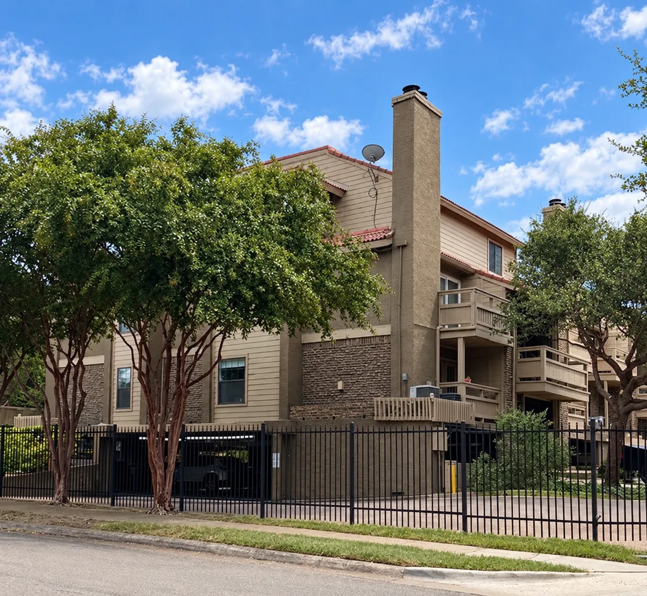 Condominium For Sale in Dallas County , 5200 Martel Avenue 6G, Dallas, Texas 75206, 1 Bedroom, 2 Bathroom, 1 Garage spaces, 952 Sqft, built in 1981, mls#21408140, Real Estate Agent in Dallas, Homes For Sale in Dallas county, Homes For Sale in Dallas, Realtor in Dallas Texas, Real Estate Brokerage Independent Realty Texas, Luminita Cordes Realtor