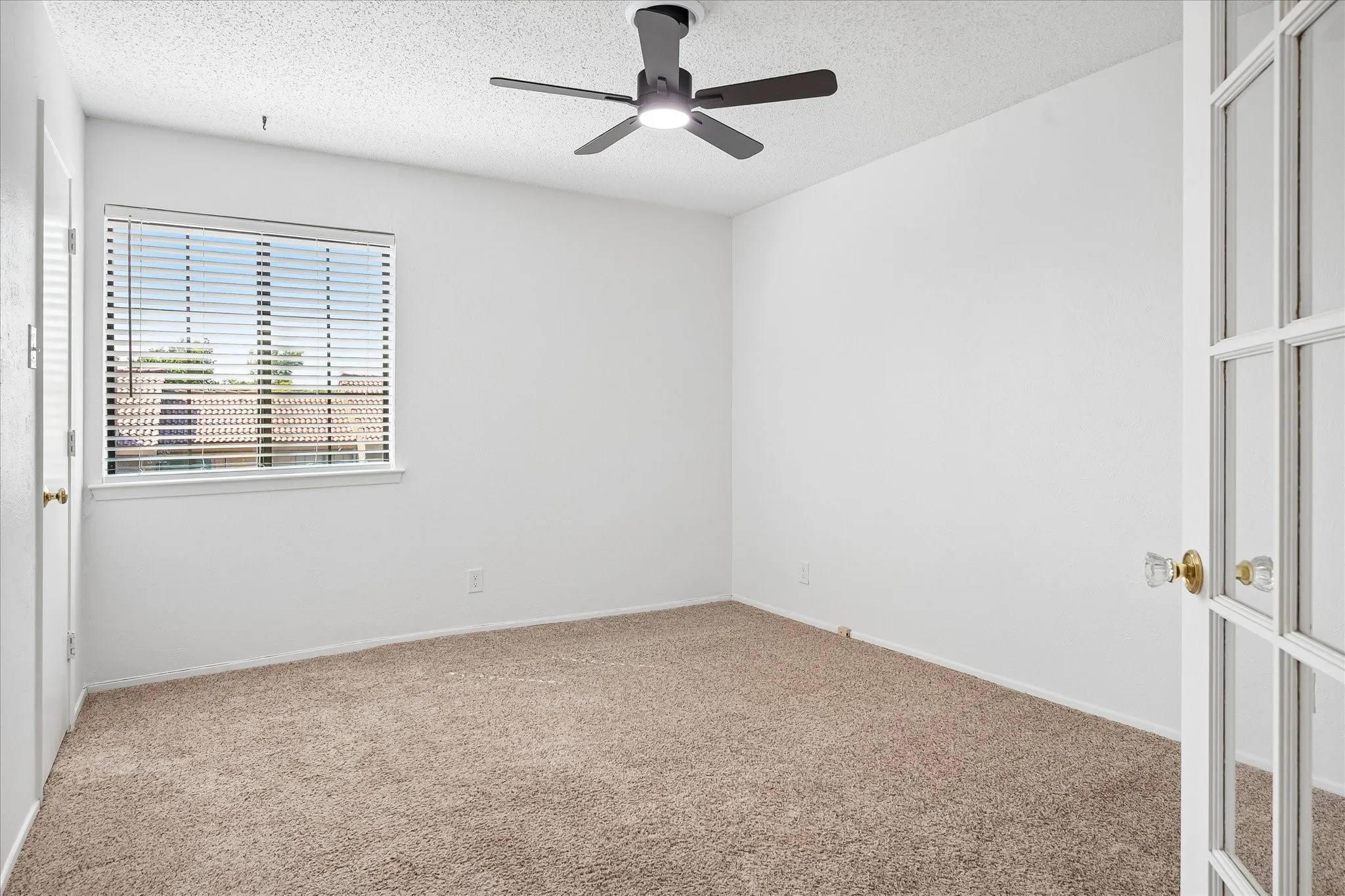 Condominium For Sale in Dallas County , 5200 Martel Avenue 6G, Dallas, Texas 75206, 1 Bedroom, 2 Bathroom, 1 Garage spaces, 952 Sqft, built in 1981, mls#21408140, Real Estate Agent in Dallas, Homes For Sale in Dallas county, Homes For Sale in Dallas, Realtor in Dallas Texas, Real Estate Brokerage Independent Realty Texas, Luminita Cordes Realtor