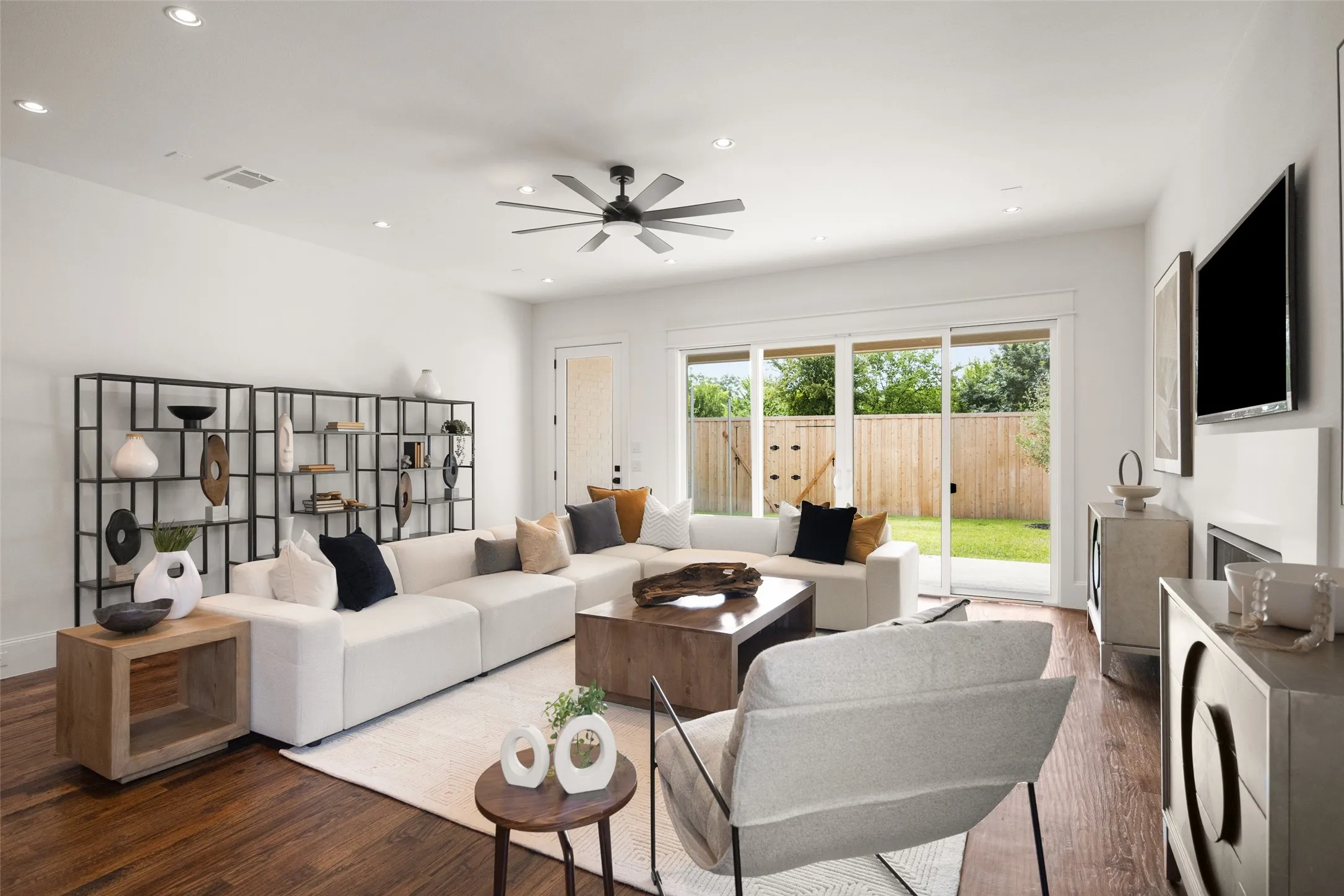 Single Family Residence For Sale in Dallas County , 6304 Covington Lane, Dallas, Texas 75214, 3 Bedroom, 3 Bathroom, 2 Garage spaces, 3,179 Sqft, built in 2025, mls#21408485, Real Estate Agent in Dallas, Homes For Sale in Dallas county, Homes For Sale in Dallas, Realtor in Dallas Texas, Real Estate Brokerage Independent Realty Texas, Luminita Cordes Realtor