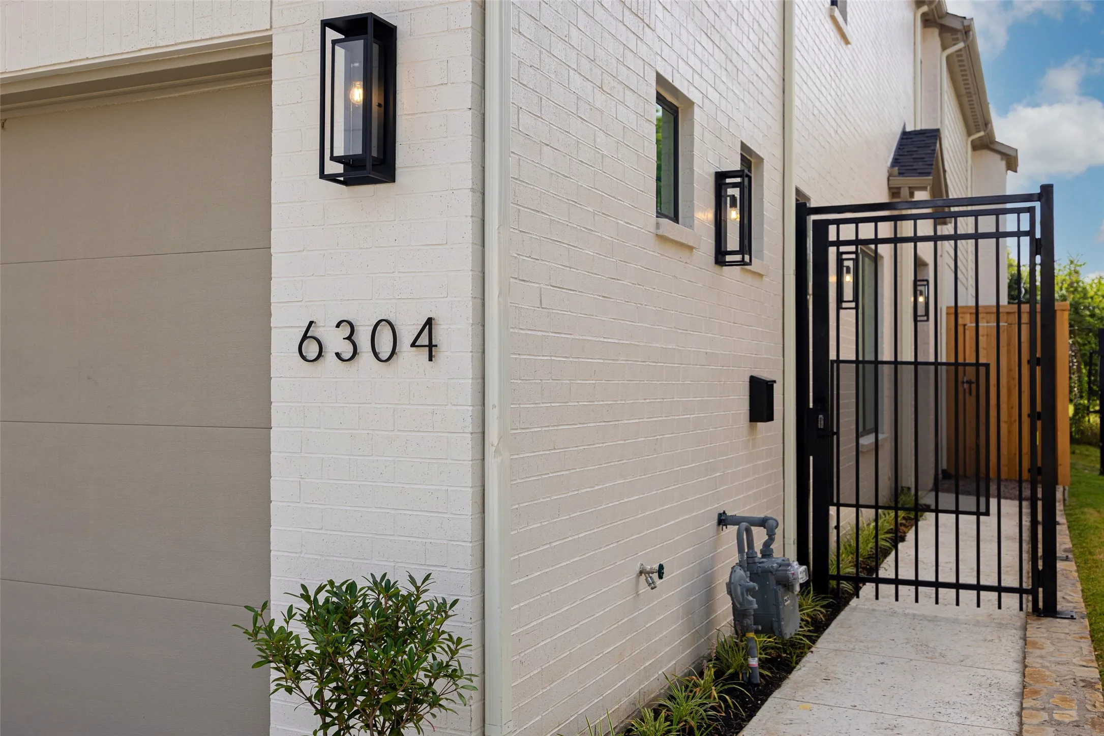 Single Family Residence For Sale in Dallas County , 6304 Covington Lane, Dallas, Texas 75214, 3 Bedroom, 3 Bathroom, 2 Garage spaces, 3,179 Sqft, built in 2025, mls#21408485, Real Estate Agent in Dallas, Homes For Sale in Dallas county, Homes For Sale in Dallas, Realtor in Dallas Texas, Real Estate Brokerage Independent Realty Texas, Luminita Cordes Realtor