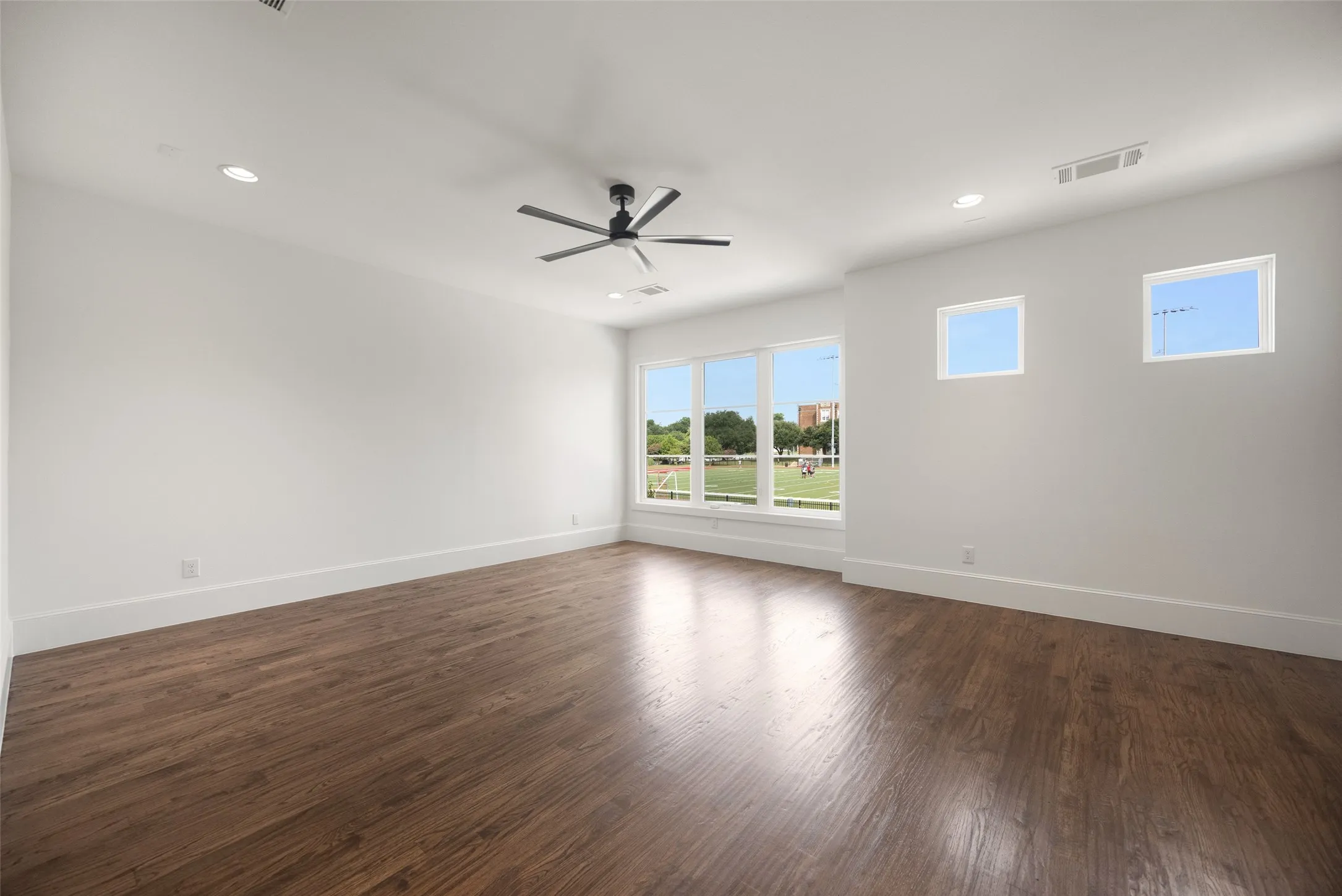 Single Family Residence For Sale in Dallas County , 6304 Covington Lane, Dallas, Texas 75214, 3 Bedroom, 3 Bathroom, 2 Garage spaces, 3,179 Sqft, built in 2025, mls#21408485, Real Estate Agent in Dallas, Homes For Sale in Dallas county, Homes For Sale in Dallas, Realtor in Dallas Texas, Real Estate Brokerage Independent Realty Texas, Luminita Cordes Realtor