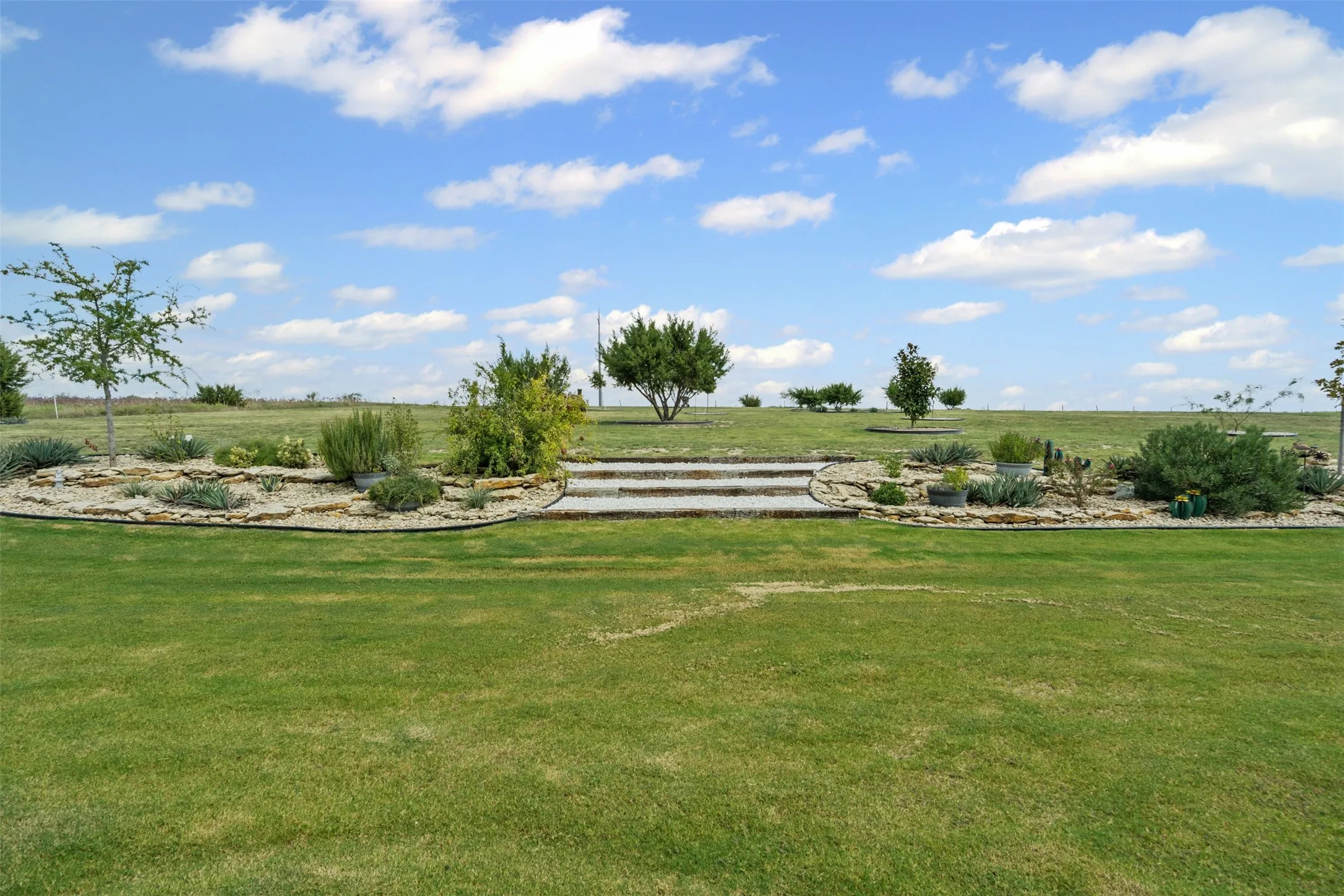 Single Family Residence For Sale in Parker County , 2045 Eagles Ridge Drive, Weatherford, Texas 76087, 4 Bedroom, 4 Bathroom, 3 Garage spaces, 3,000 Sqft, built in 2021, mls#21406274, Real Estate Agent in Weatherford, Homes For Sale in Parker county, Homes For Sale in Weatherford, Realtor in Weatherford Texas, Real Estate Brokerage Independent Realty Texas, Luminita Cordes Realtor