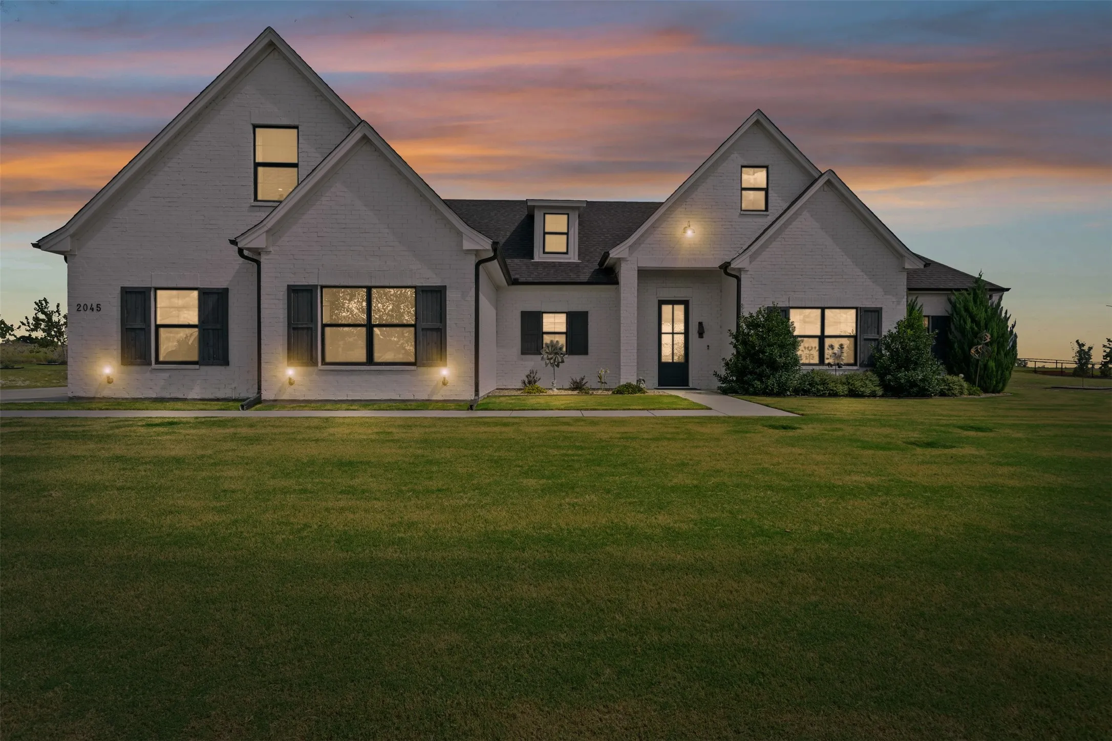 Single Family Residence For Sale in Parker County , 2045 Eagles Ridge Drive, Weatherford, Texas 76087, 4 Bedroom, 4 Bathroom, 3 Garage spaces, 3,000 Sqft, built in 2021, mls#21406274, Real Estate Agent in Weatherford, Homes For Sale in Parker county, Homes For Sale in Weatherford, Realtor in Weatherford Texas, Real Estate Brokerage Independent Realty Texas, Luminita Cordes Realtor