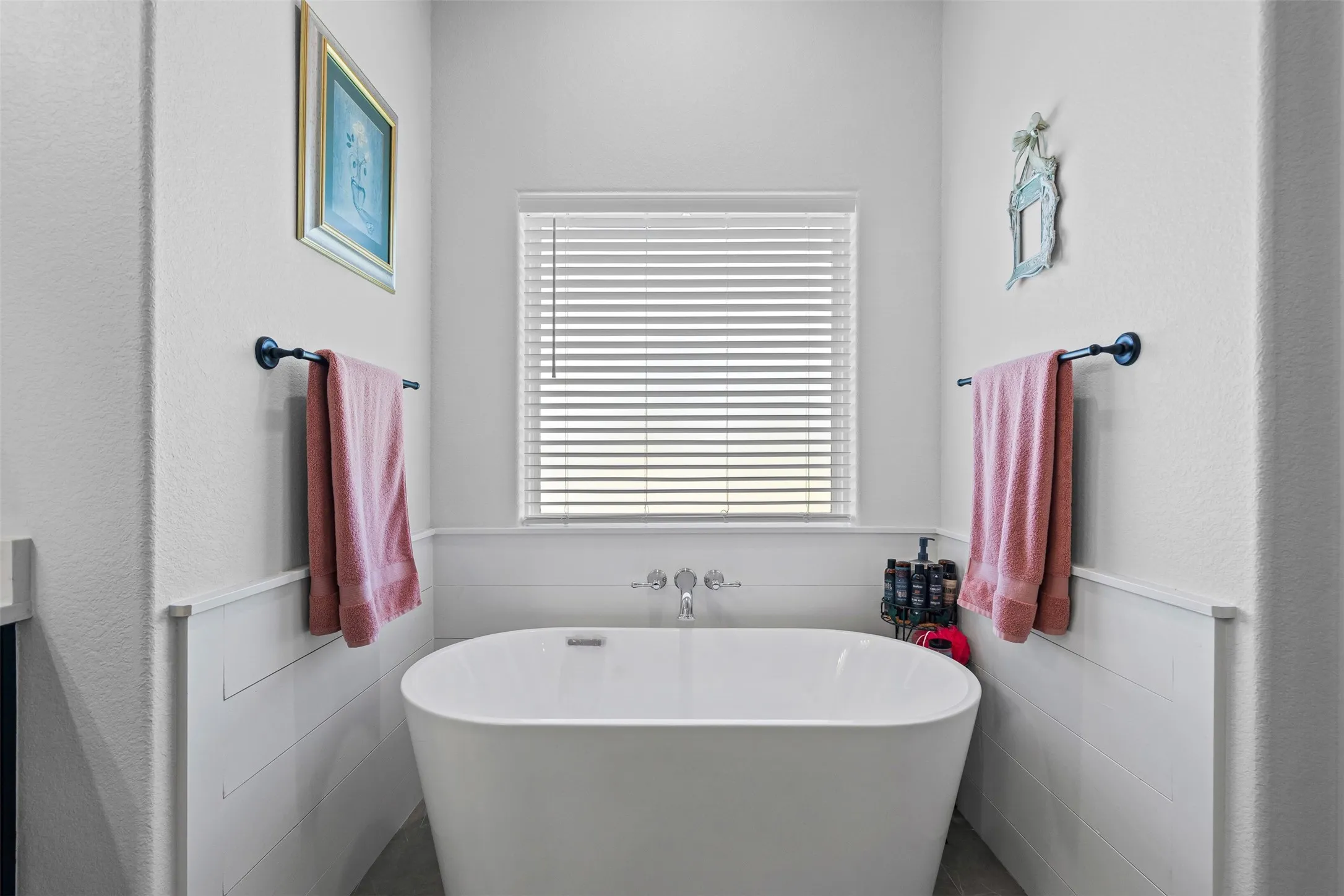 Single Family Residence For Sale in Parker County , 2045 Eagles Ridge Drive, Weatherford, Texas 76087, 4 Bedroom, 4 Bathroom, 3 Garage spaces, 3,000 Sqft, built in 2021, mls#21406274, Real Estate Agent in Weatherford, Homes For Sale in Parker county, Homes For Sale in Weatherford, Realtor in Weatherford Texas, Real Estate Brokerage Independent Realty Texas, Luminita Cordes Realtor
